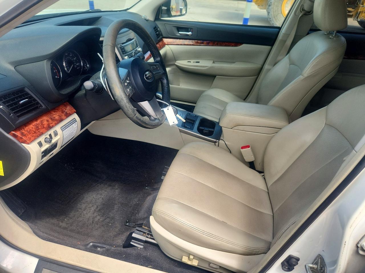 2011 Subaru Outback 2.5i Limited Белый vin: 4S4BRBKC9B3346742