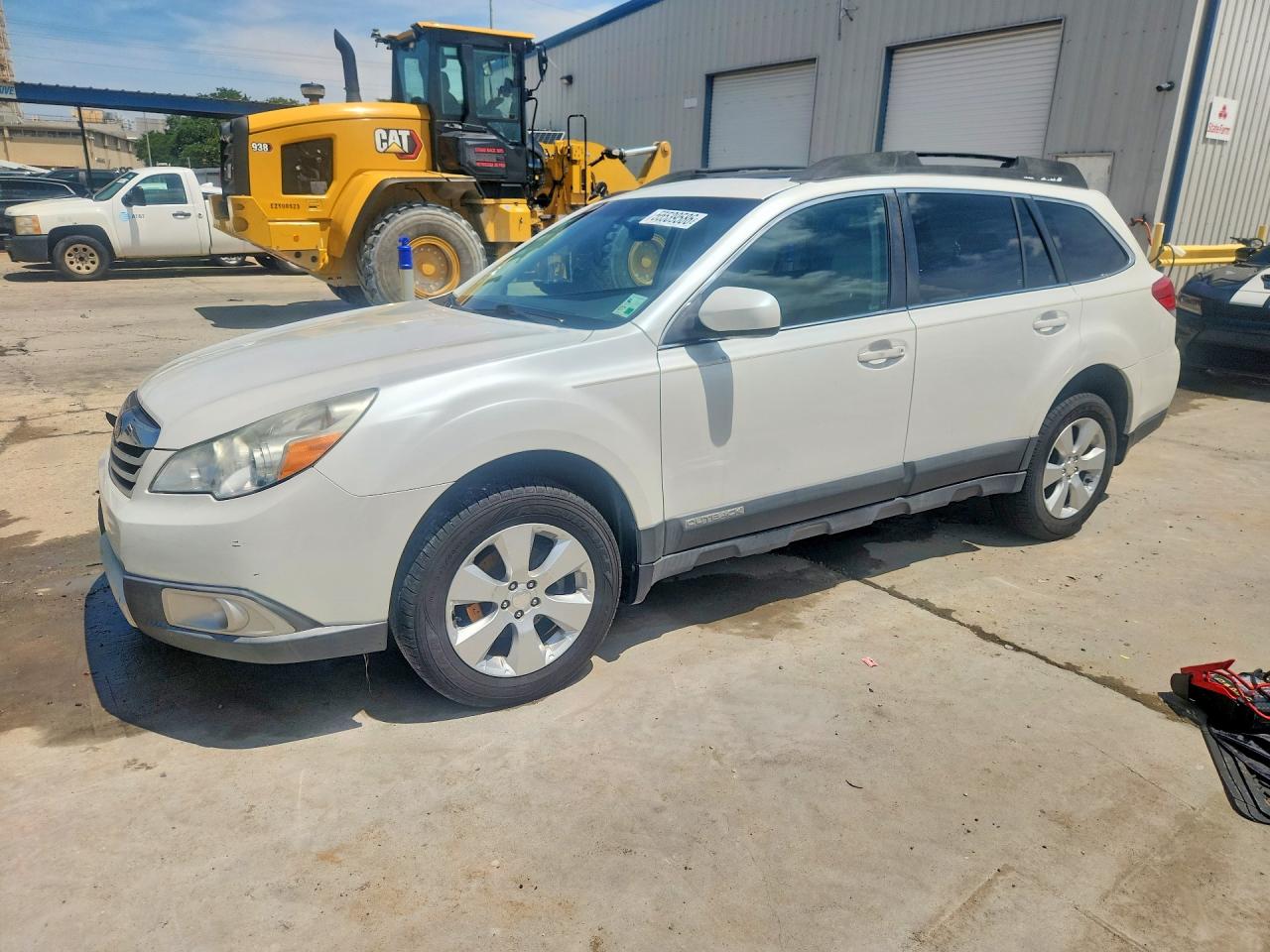 2011 Subaru Outback 2.5i Limited White vin: 4S4BRBKC9B3346742
