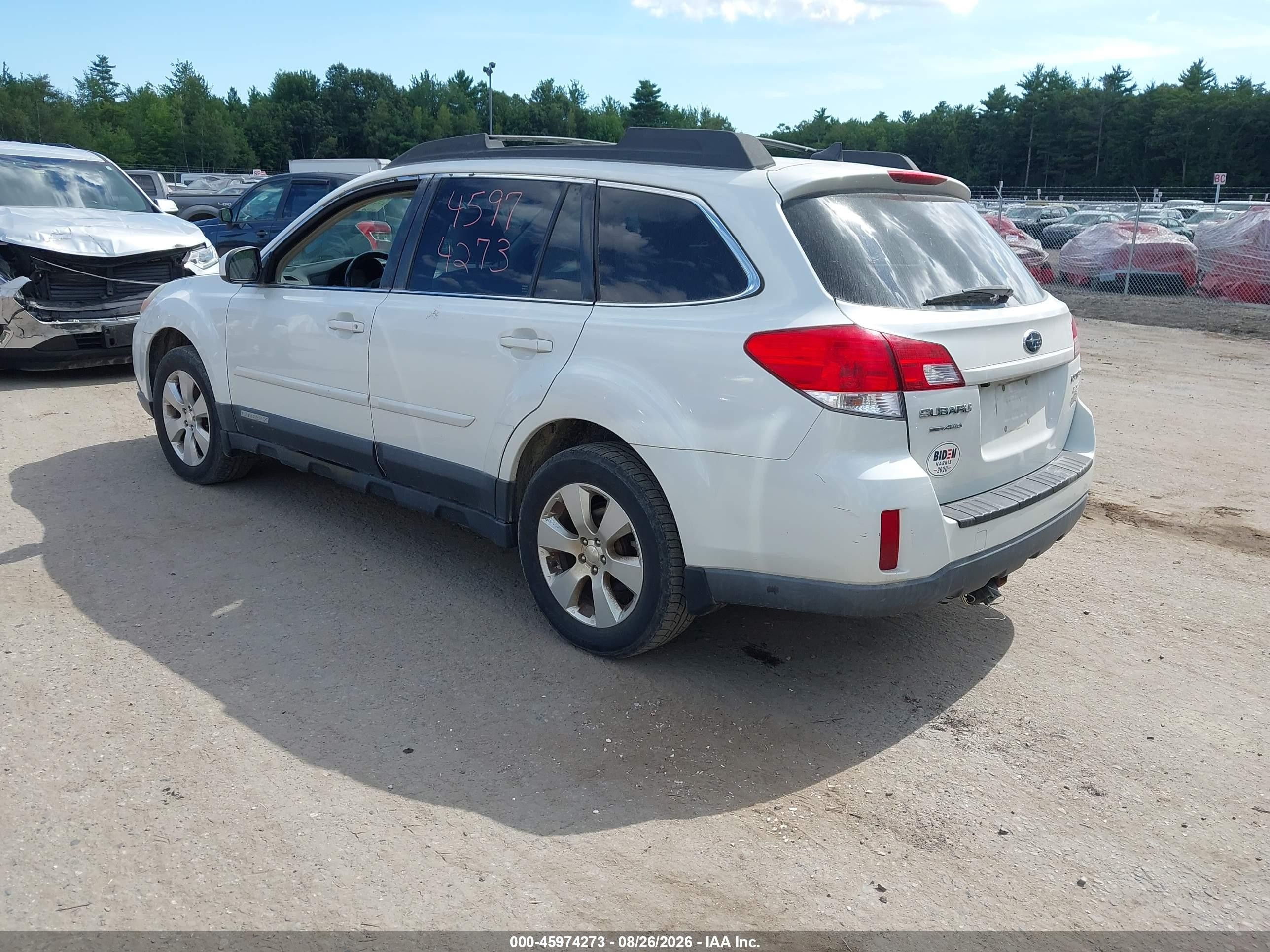 2011 Subaru Outback 2.5i Limited White vin: 4S4BRBKC9B3381751