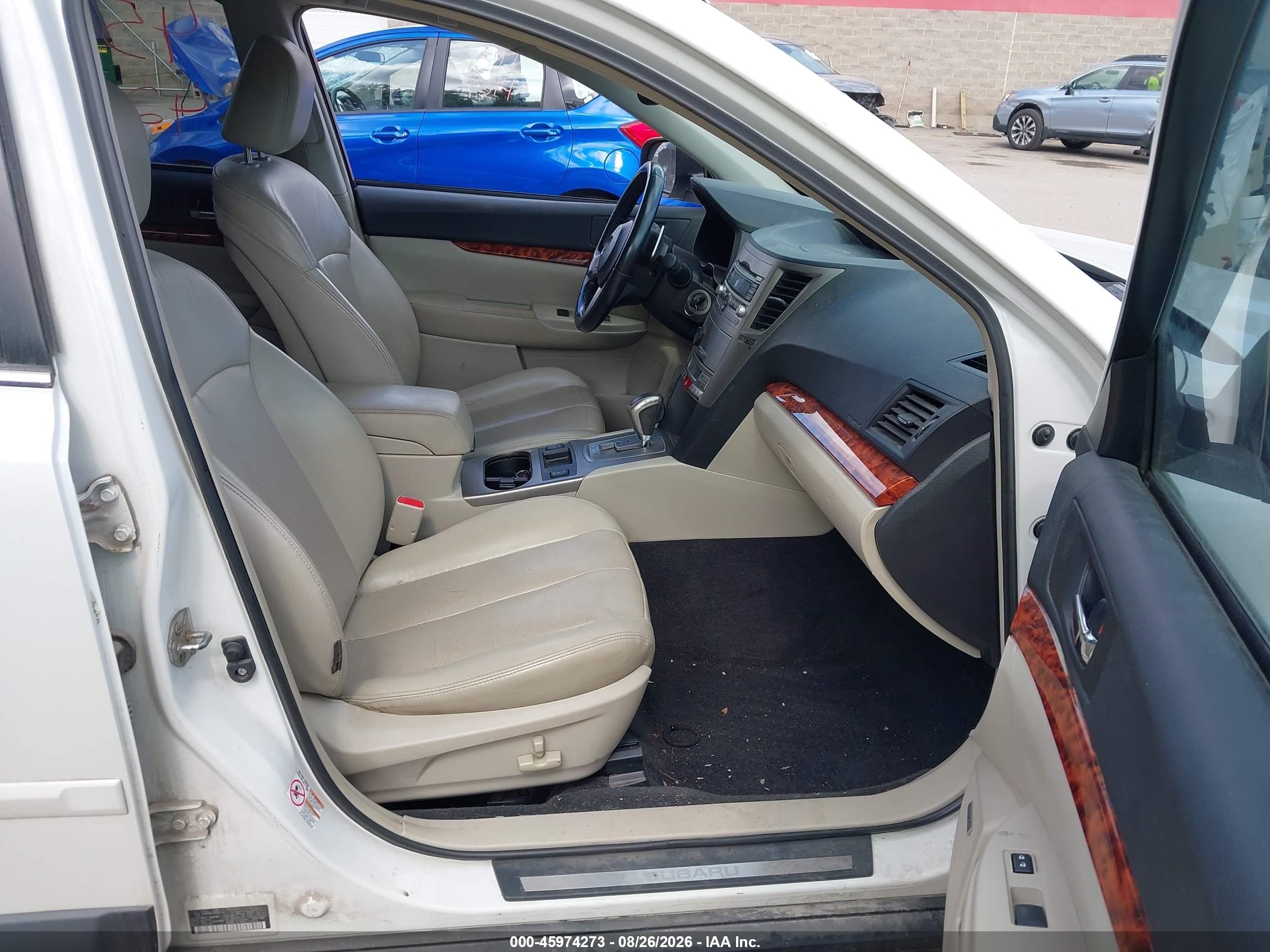 2011 Subaru Outback 2.5i Limited White vin: 4S4BRBKC9B3381751