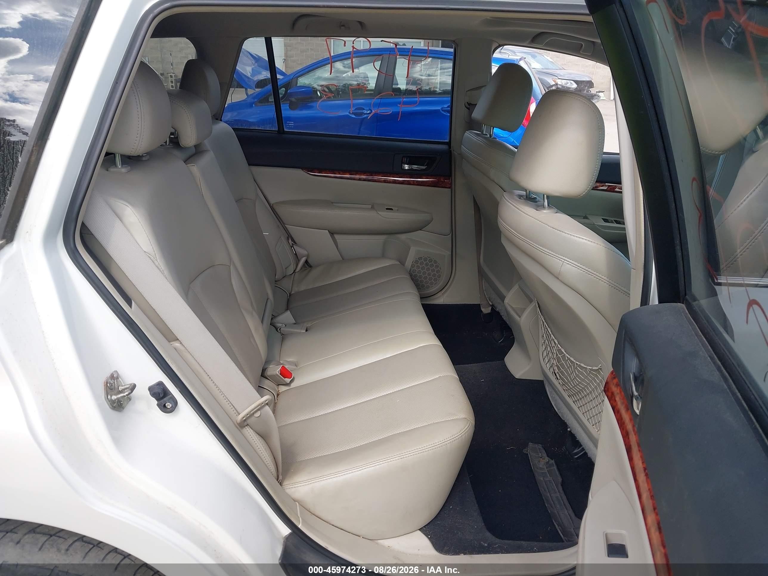2011 Subaru Outback 2.5i Limited White vin: 4S4BRBKC9B3381751