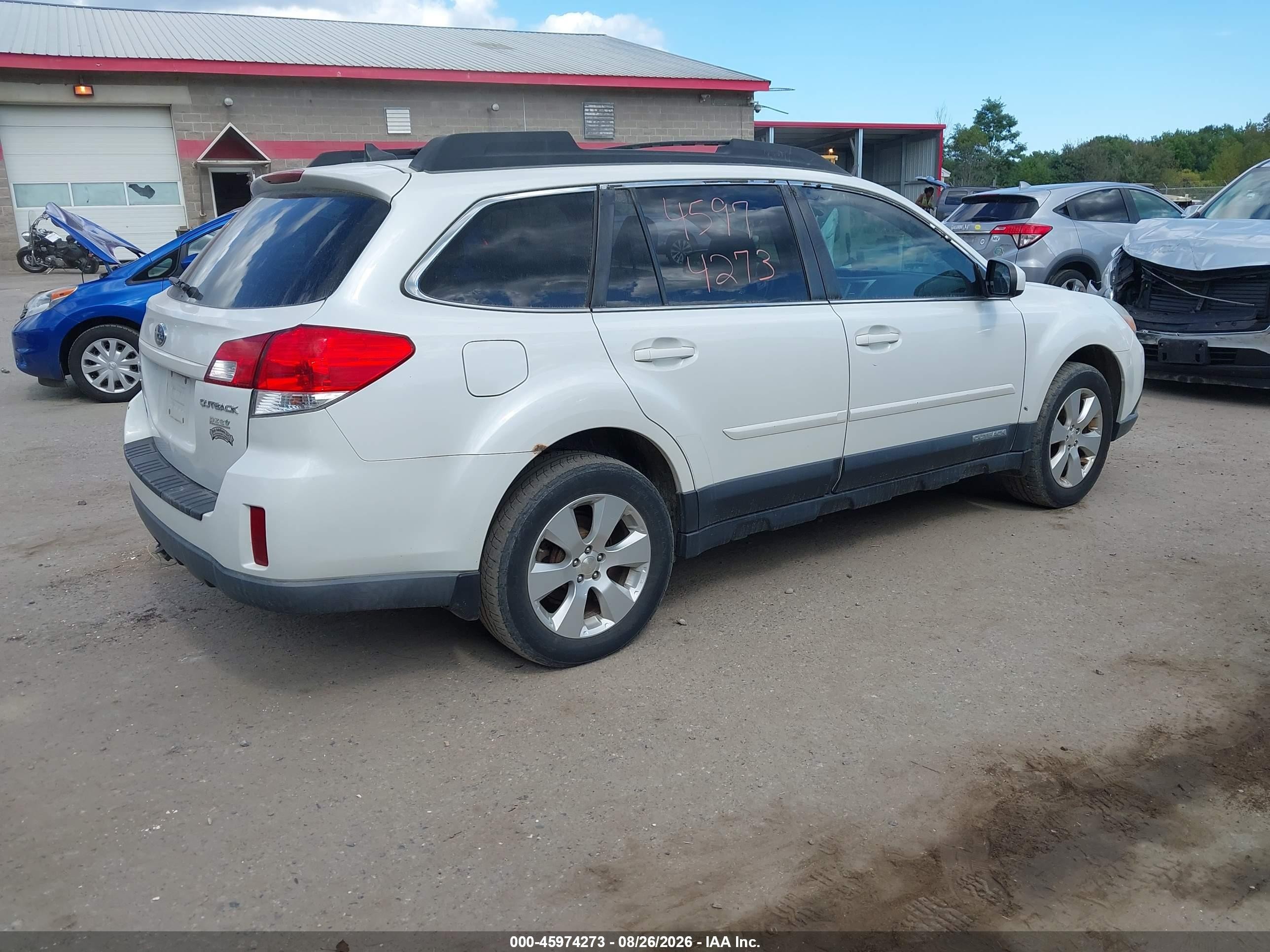 2011 Subaru Outback 2.5i Limited White vin: 4S4BRBKC9B3381751