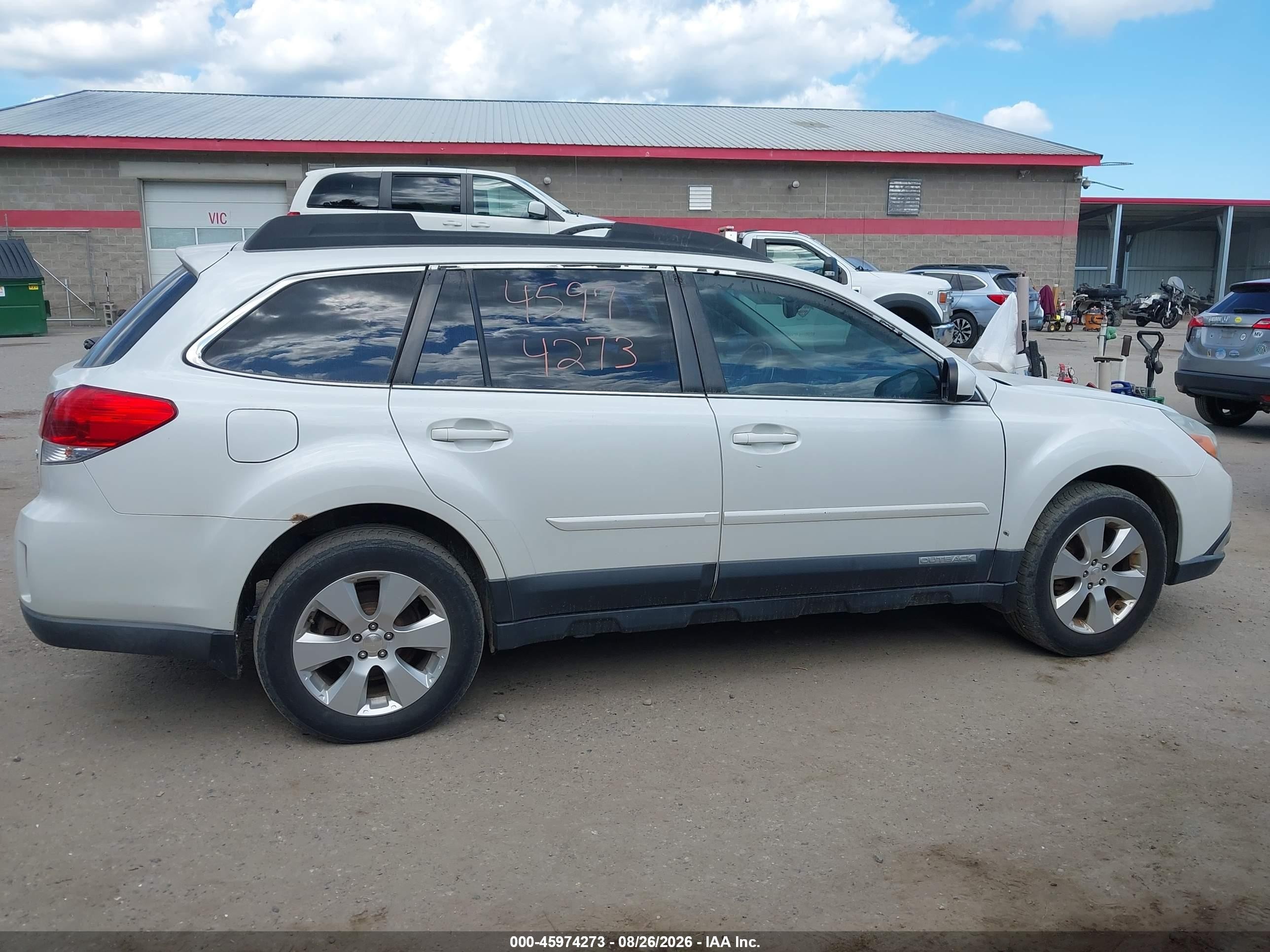 2011 Subaru Outback 2.5i Limited White vin: 4S4BRBKC9B3381751