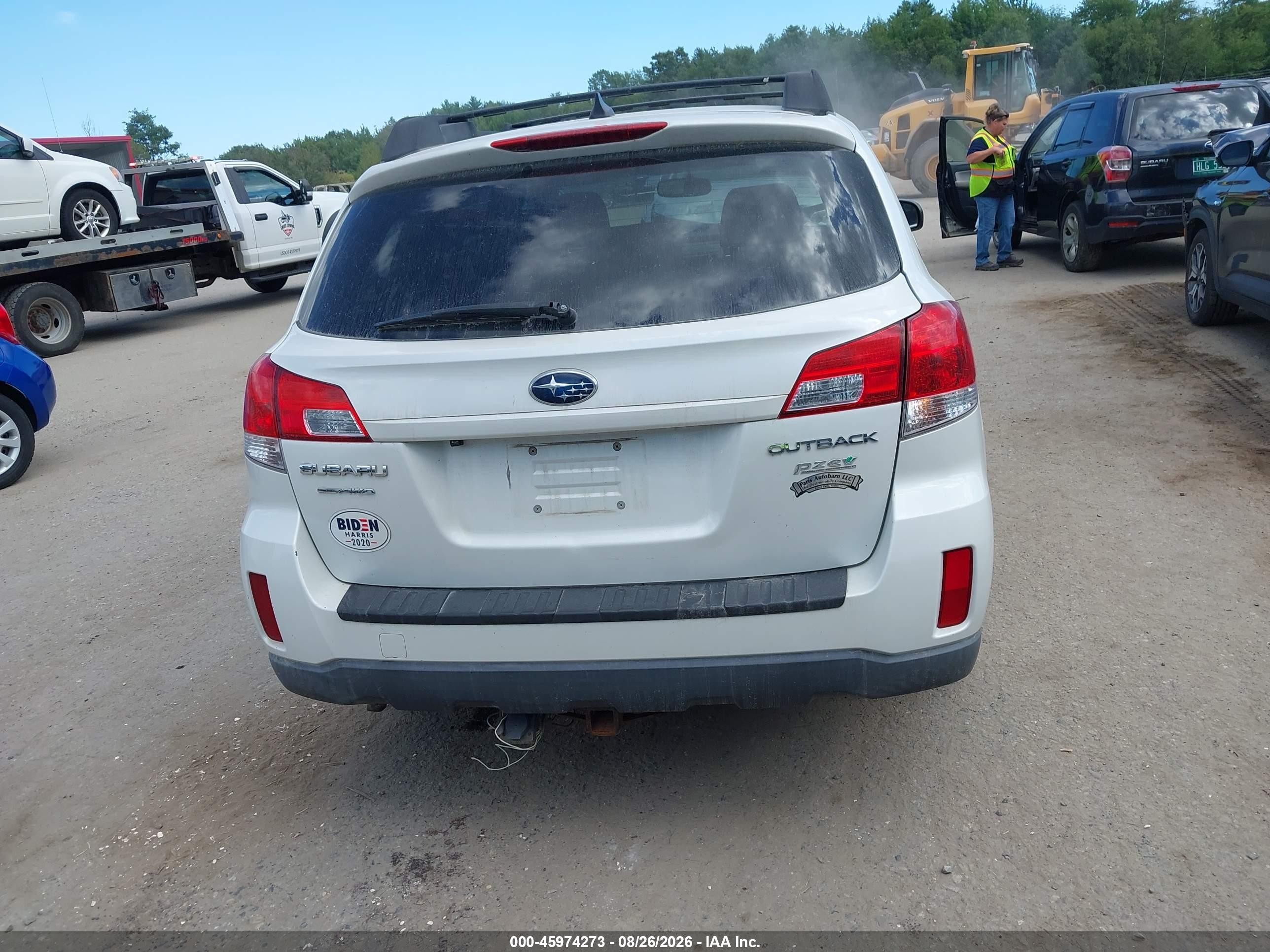 2011 Subaru Outback 2.5i Limited White vin: 4S4BRBKC9B3381751