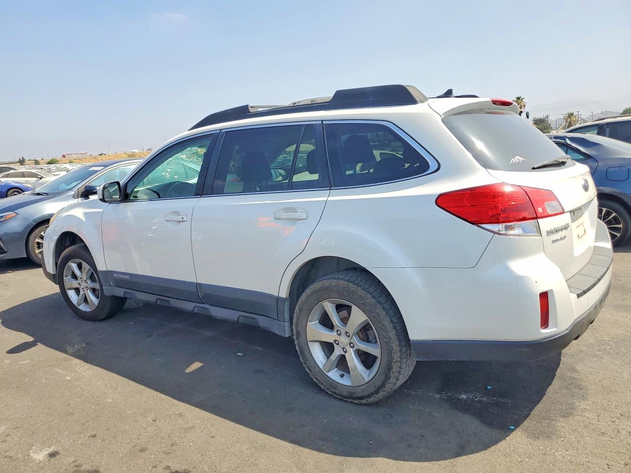 2013 Subaru Outback 2.5i Limited White vin: 4S4BRBKC9D3313601