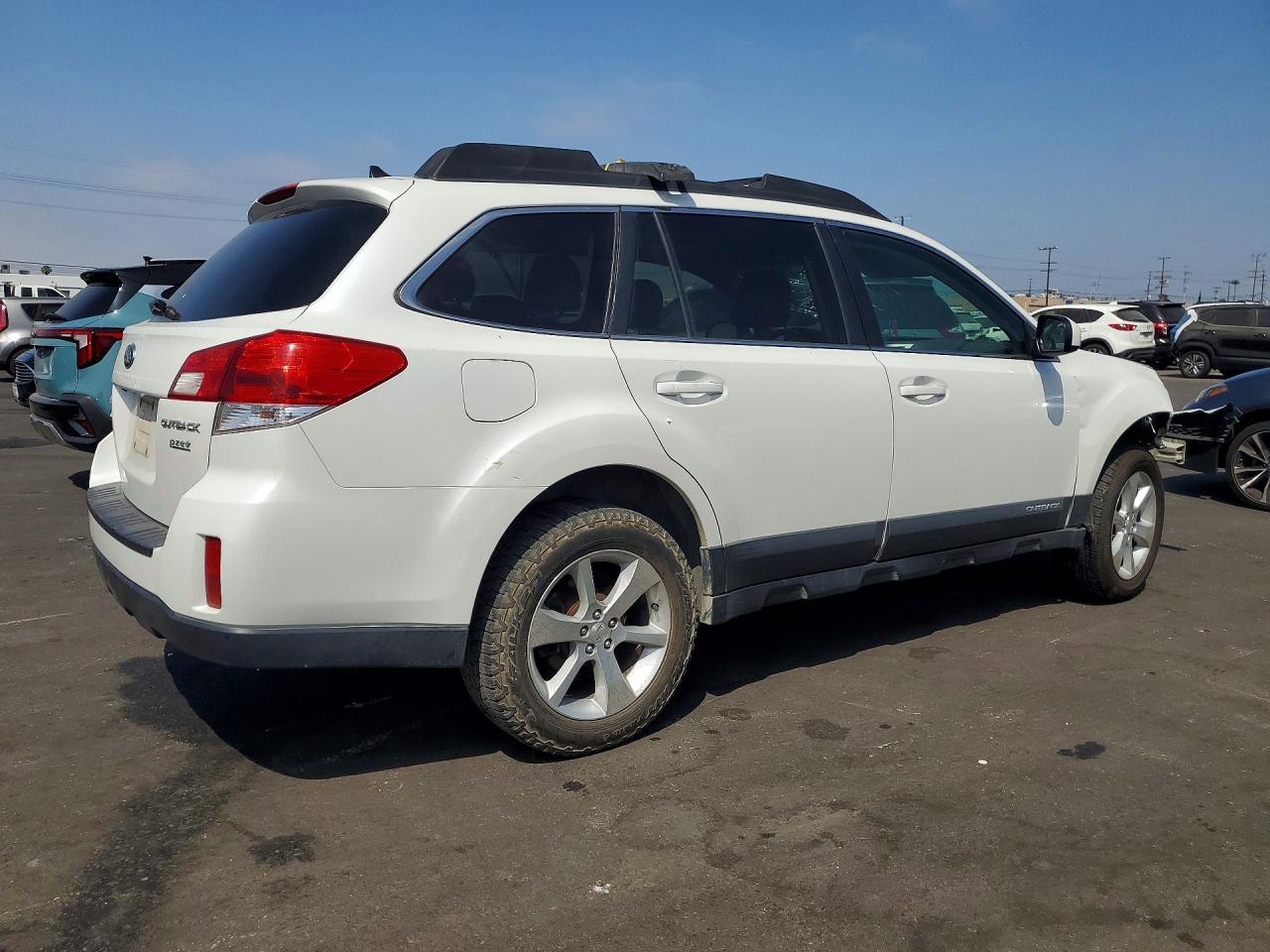 2013 Subaru Outback 2.5i Limited White vin: 4S4BRBKC9D3313601