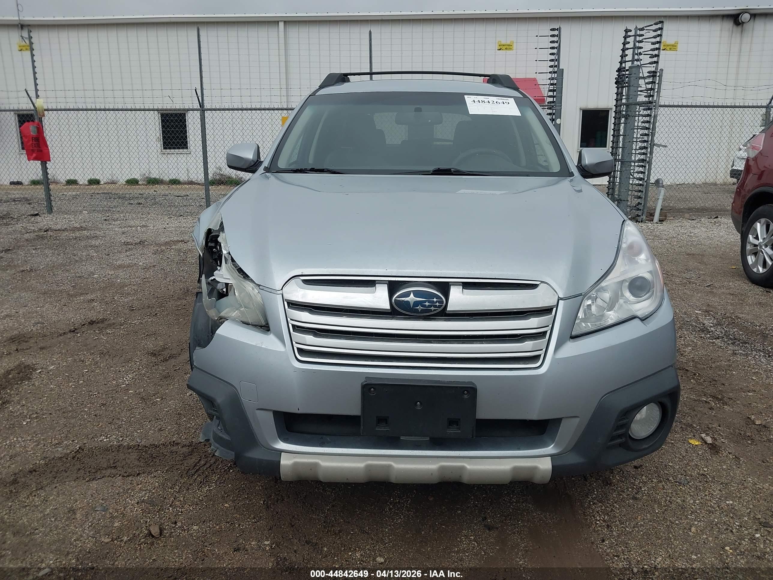 2014 Subaru Outback 2.5i Limited Gray vin: 4S4BRBKC9E3210194
