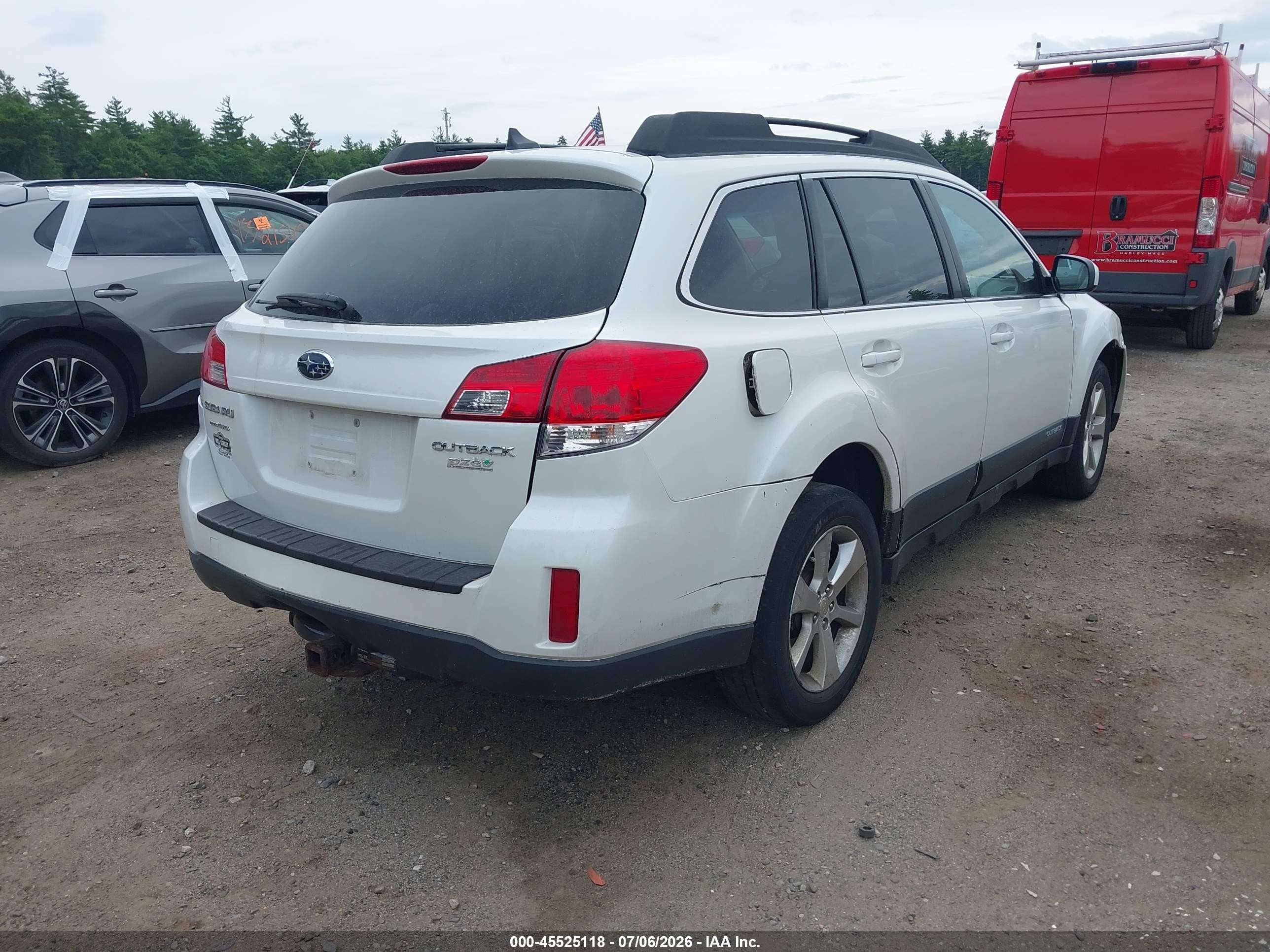 2014 Subaru Outback 2.5i Limited White vin: 4S4BRBKC9E3320906