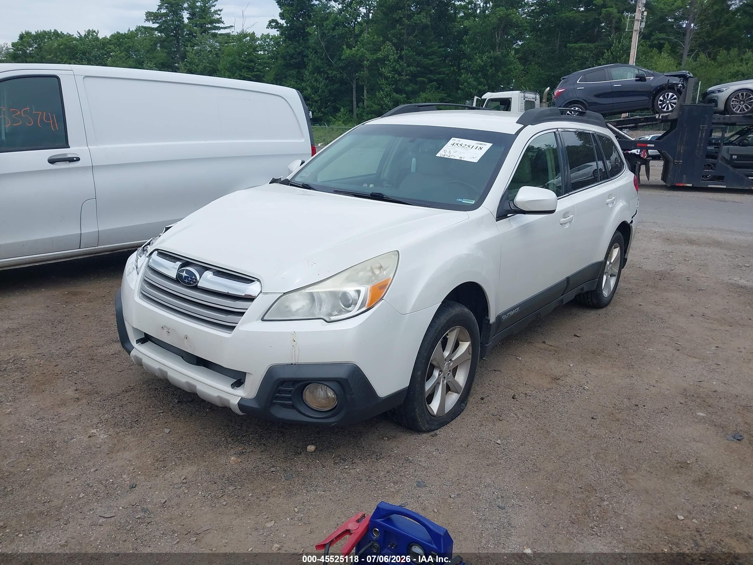 2014 Subaru Outback 2.5i Limited White vin: 4S4BRBKC9E3320906