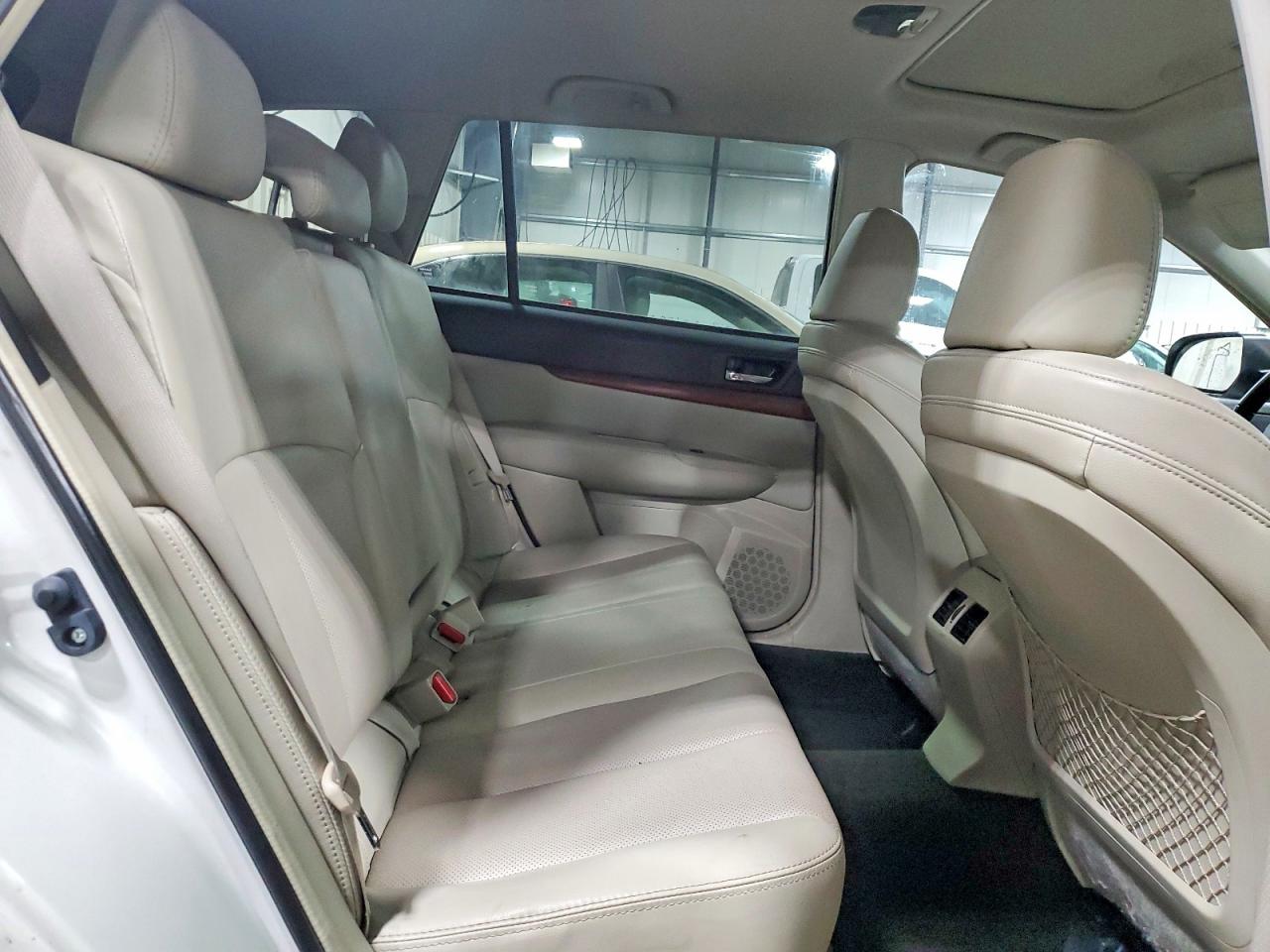 2013 Subaru Outback 2.5i Limited White vin: 4S4BRBKCXD3237287