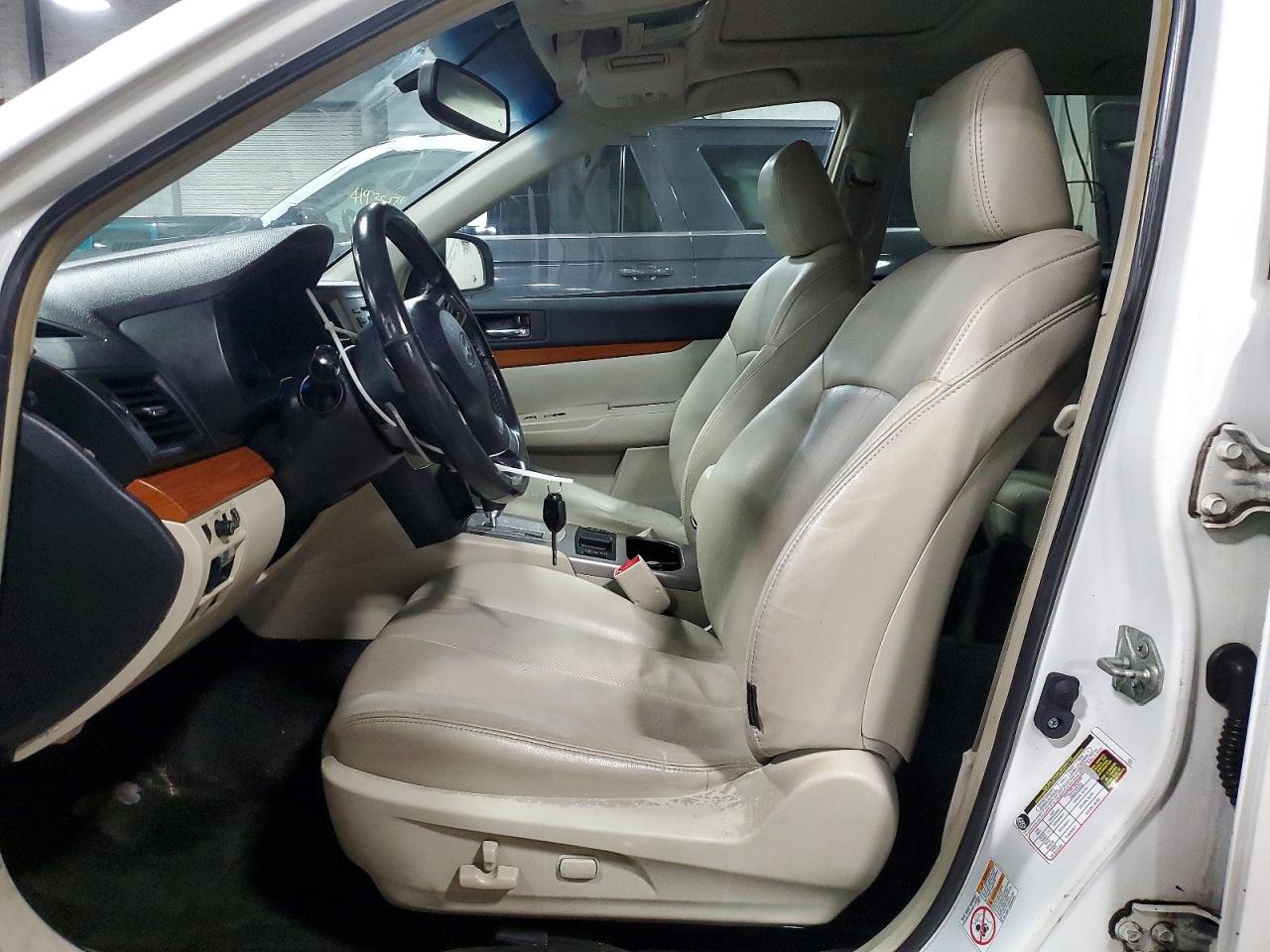 2013 Subaru Outback 2.5i Limited White vin: 4S4BRBKCXD3237287