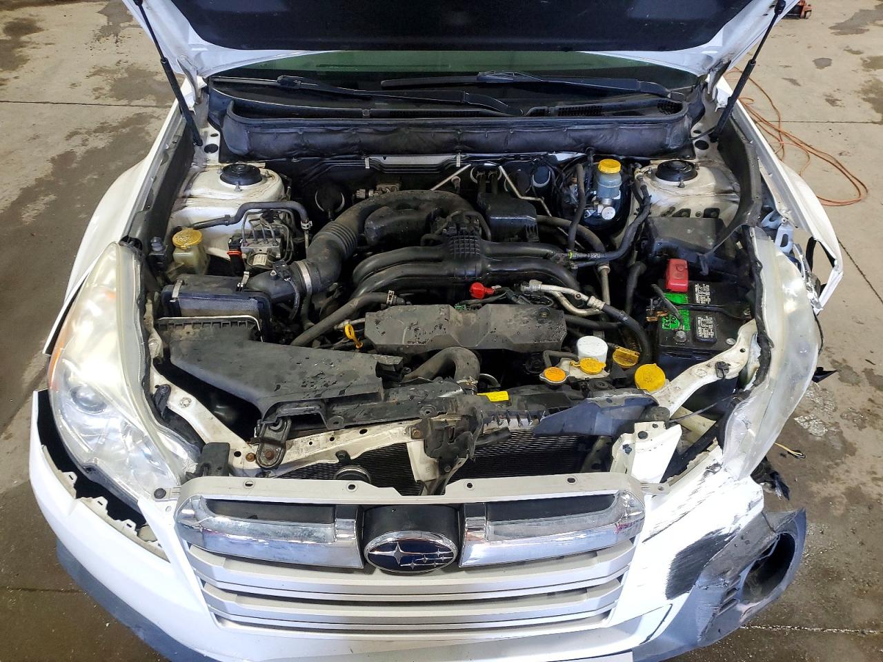 2013 Subaru Outback 2.5i Limited White vin: 4S4BRBKCXD3237287