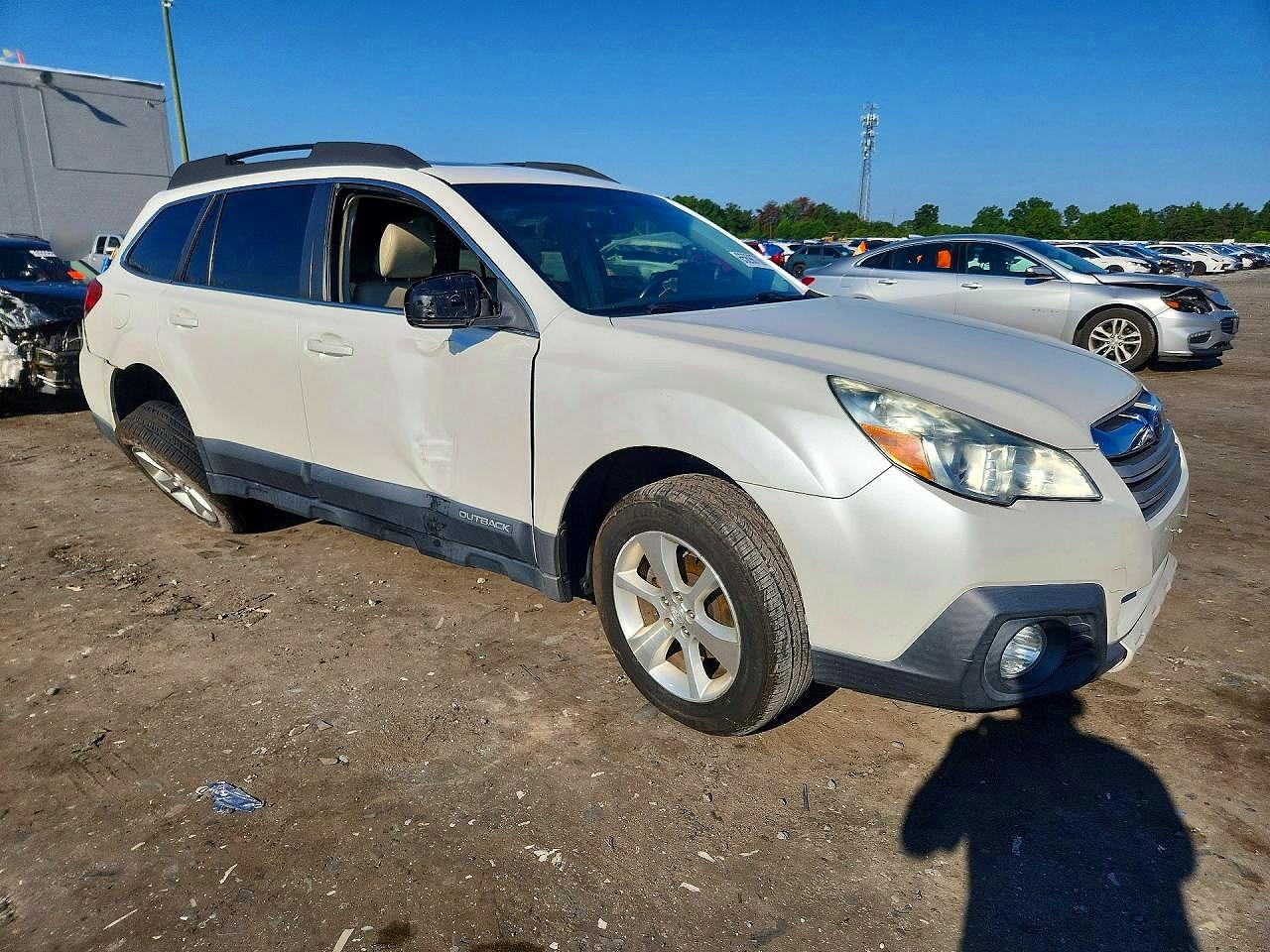 2013 Subaru Outback 2.5i Limited White vin: 4S4BRBKCXD3278986