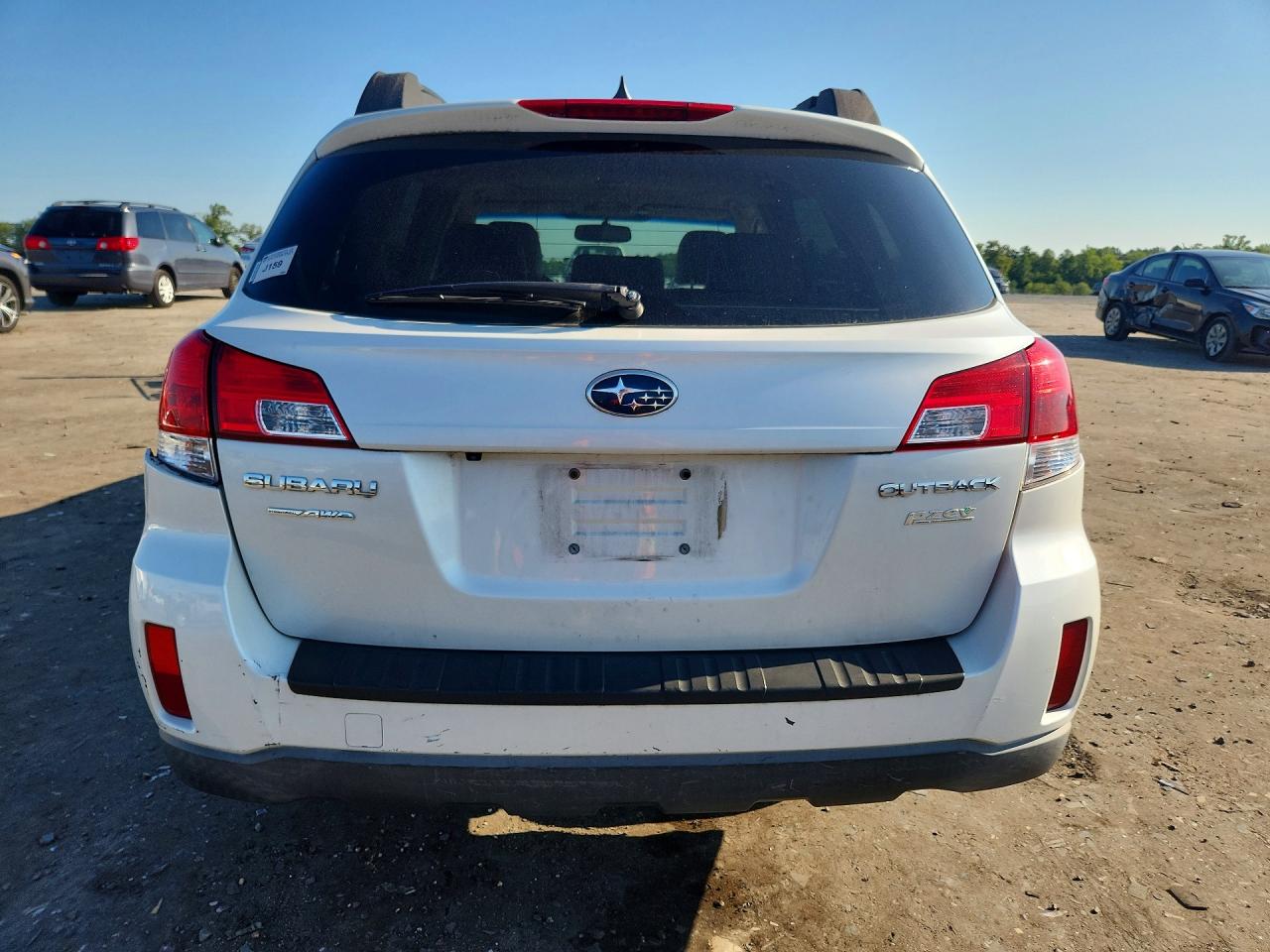 2013 Subaru Outback 2.5i Limited White vin: 4S4BRBKCXD3278986