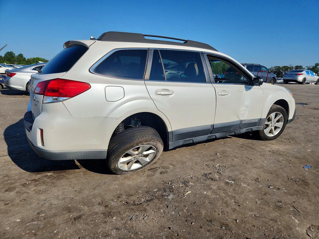 2013 Subaru Outback 2.5i Limited White vin: 4S4BRBKCXD3278986