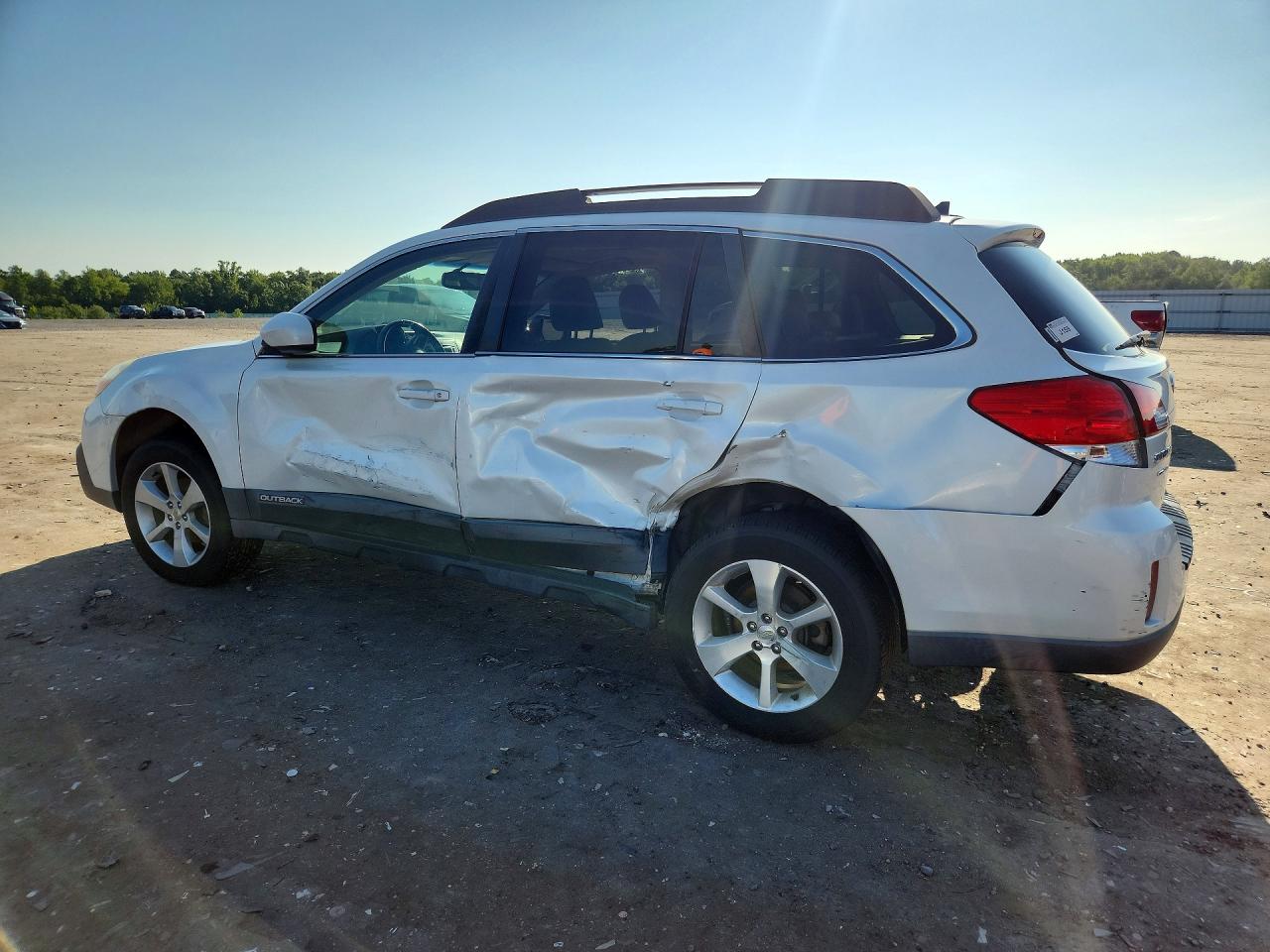 2013 Subaru Outback 2.5i Limited White vin: 4S4BRBKCXD3278986