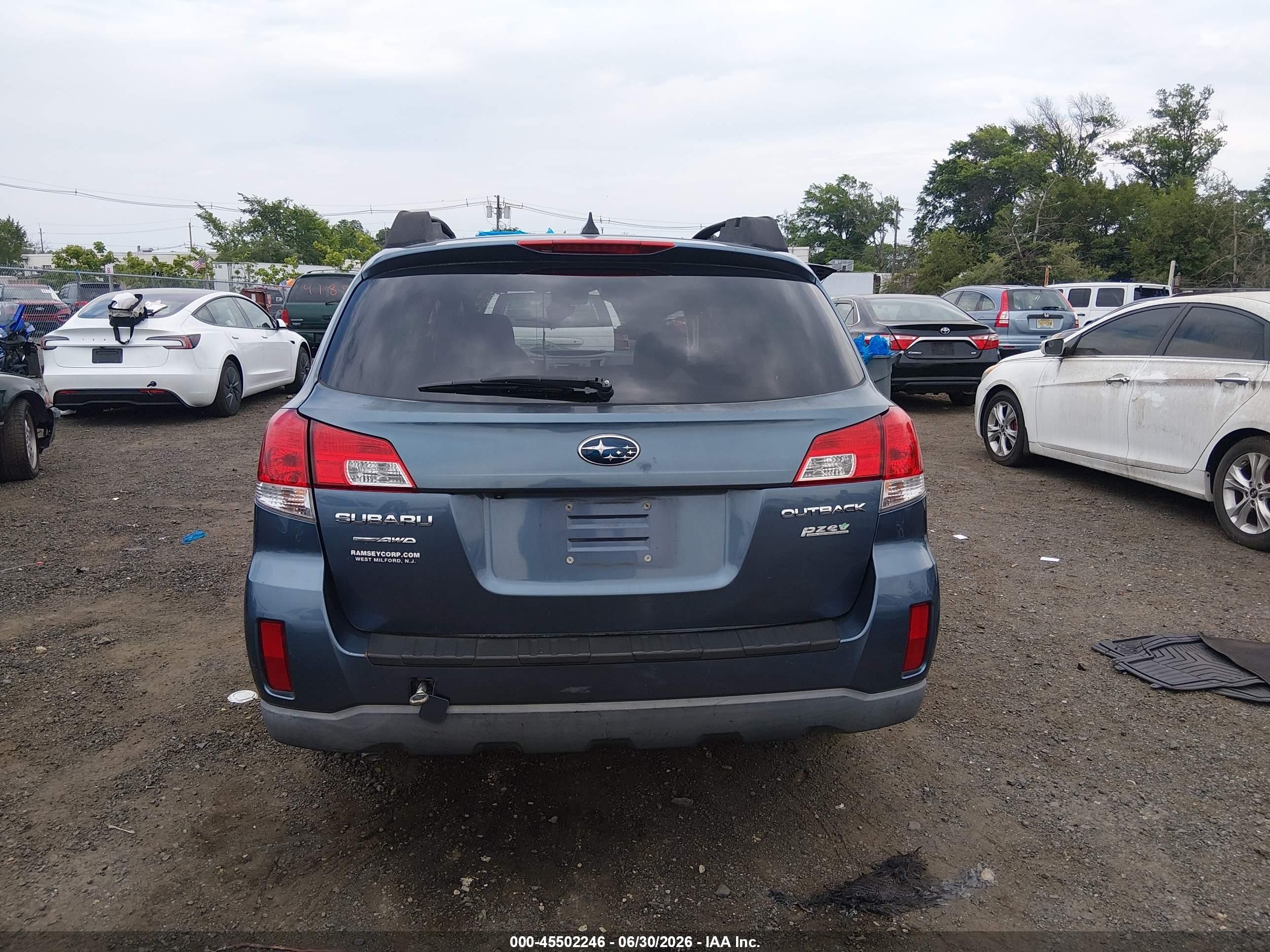 2014 Subaru Outback 2.5i Limited Blue vin: 4S4BRBLC0E3206694