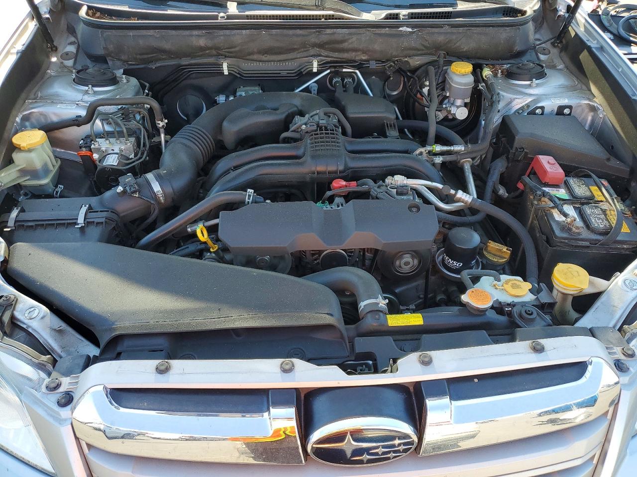 2014 Subaru Outback 2.5i Limited Серебряный vin: 4S4BRBLC0E3226587