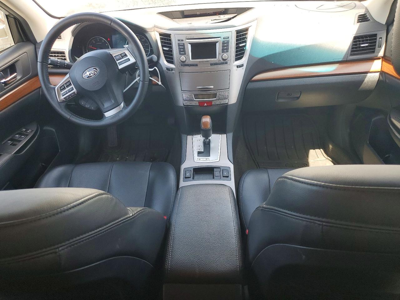 2014 Subaru Outback 2.5i Limited Серебряный vin: 4S4BRBLC0E3226587