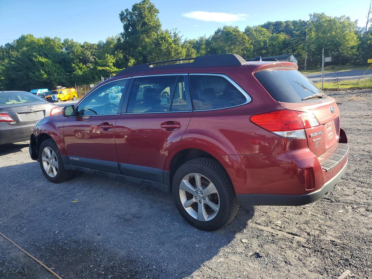 2014 Subaru Outback 2.5i Limited Red vin: 4S4BRBLC0E3305287