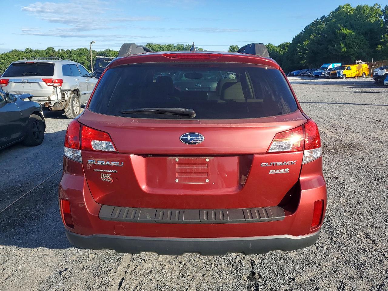 2014 Subaru Outback 2.5i Limited Red vin: 4S4BRBLC0E3305287