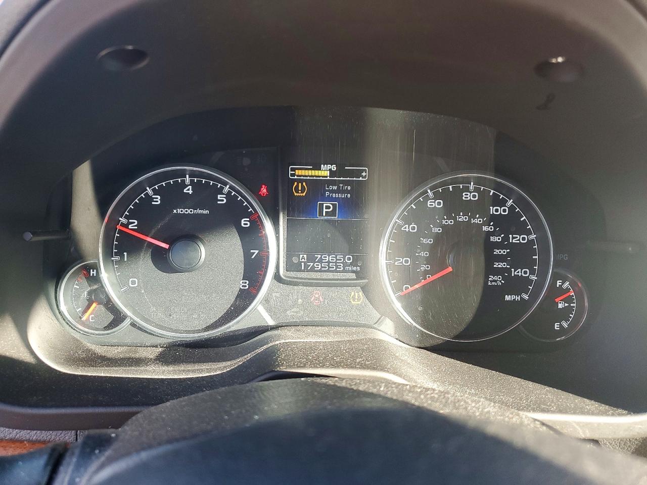 2014 Subaru Outback 2.5i Limited Red vin: 4S4BRBLC0E3305287