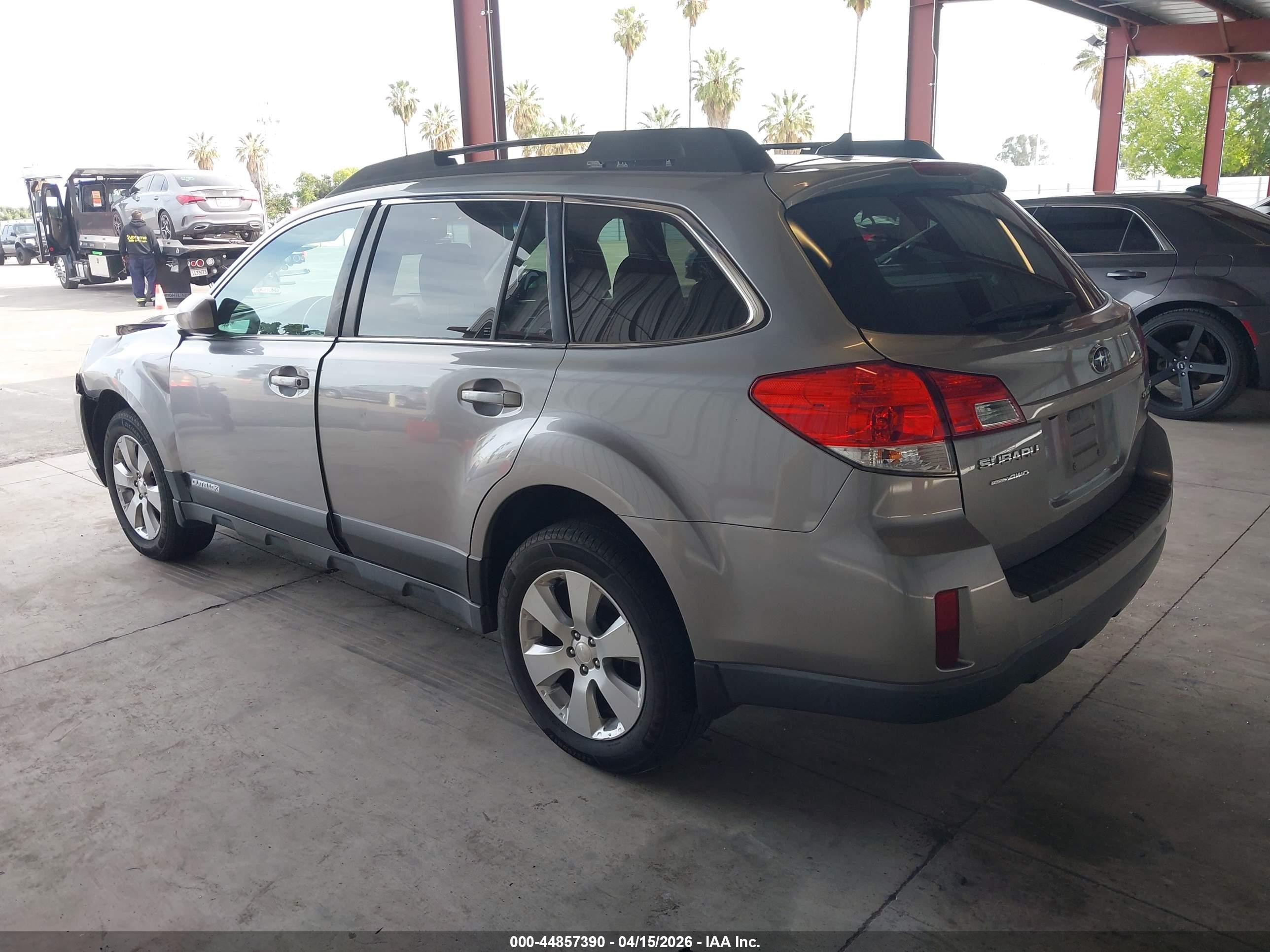 2011 Subaru Outback 2.5i Limited Silver vin: 4S4BRBLC1B3419729