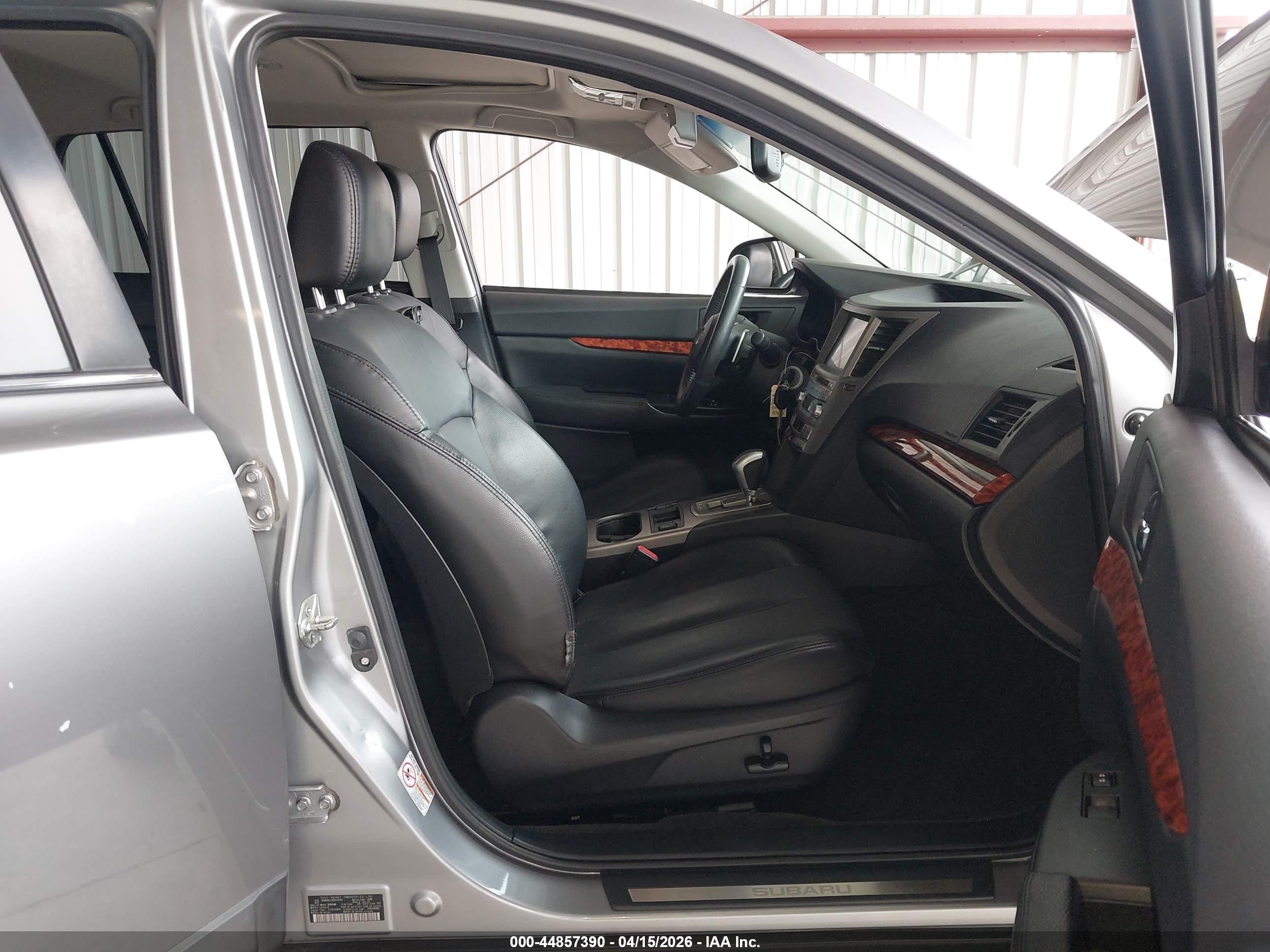 2011 Subaru Outback 2.5i Limited Silver vin: 4S4BRBLC1B3419729