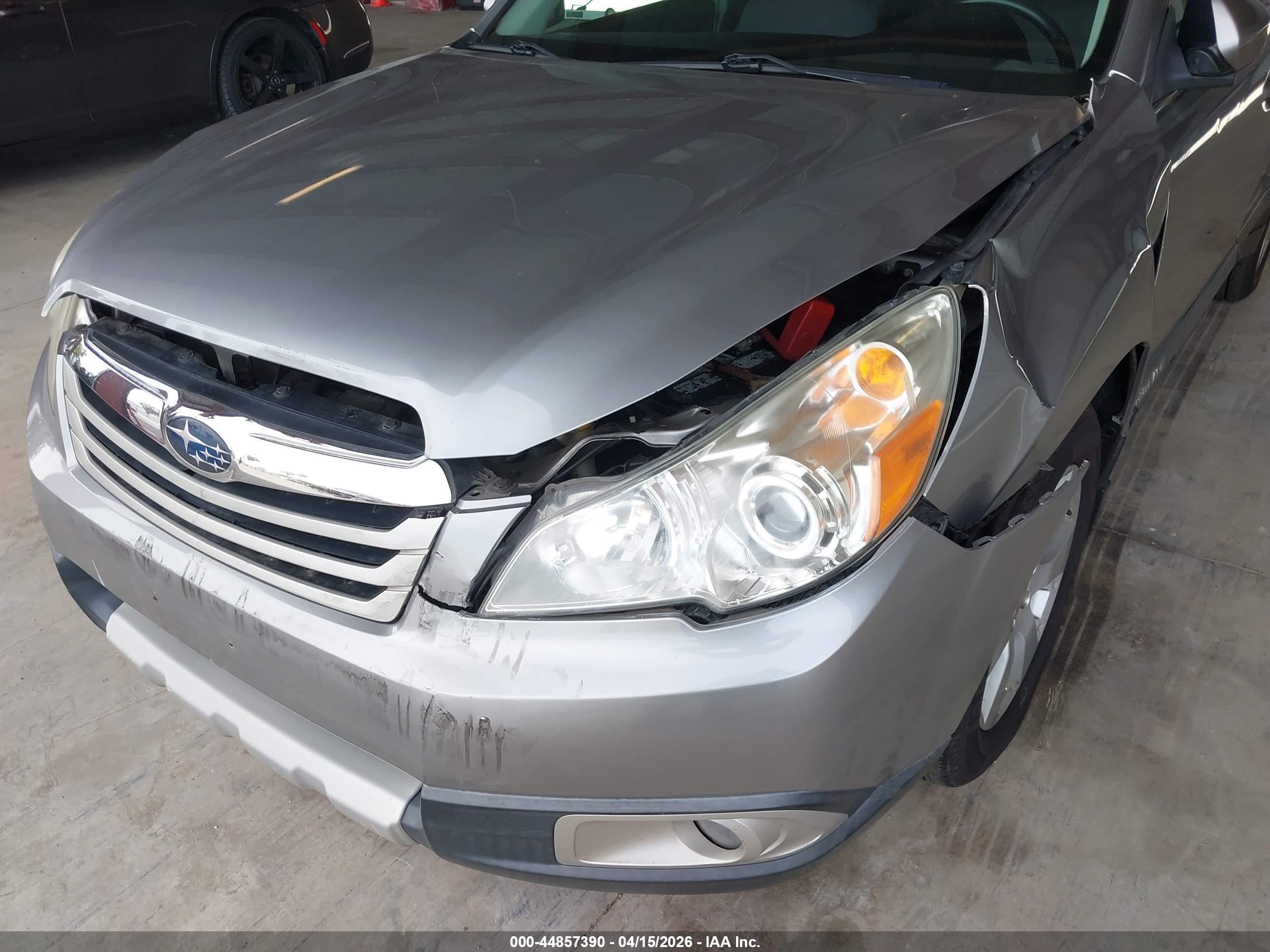 2011 Subaru Outback 2.5i Limited Silver vin: 4S4BRBLC1B3419729