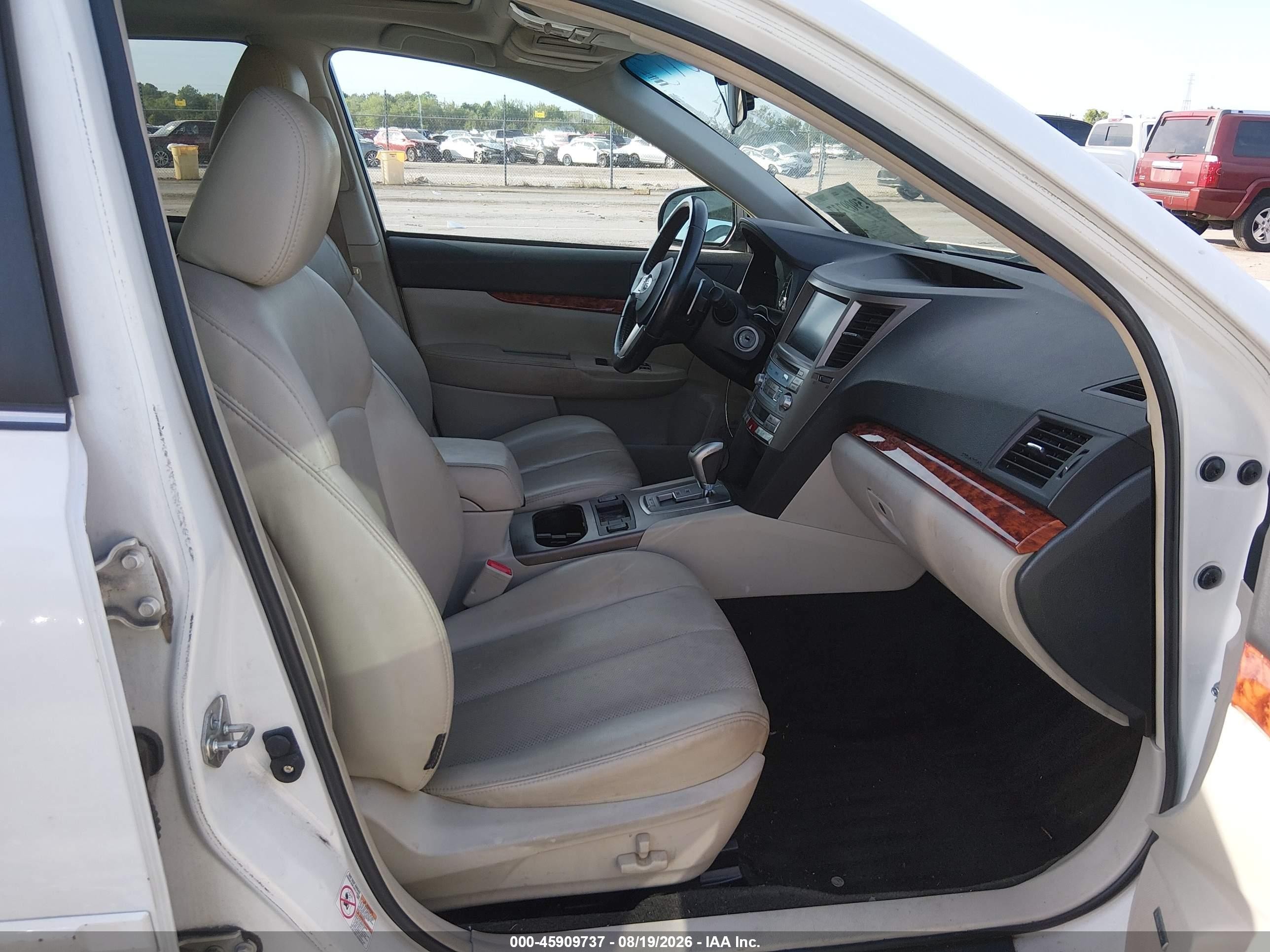 2011 Subaru Outback 2.5i Limited Серебряный vin: 4S4BRBLC1B3432433