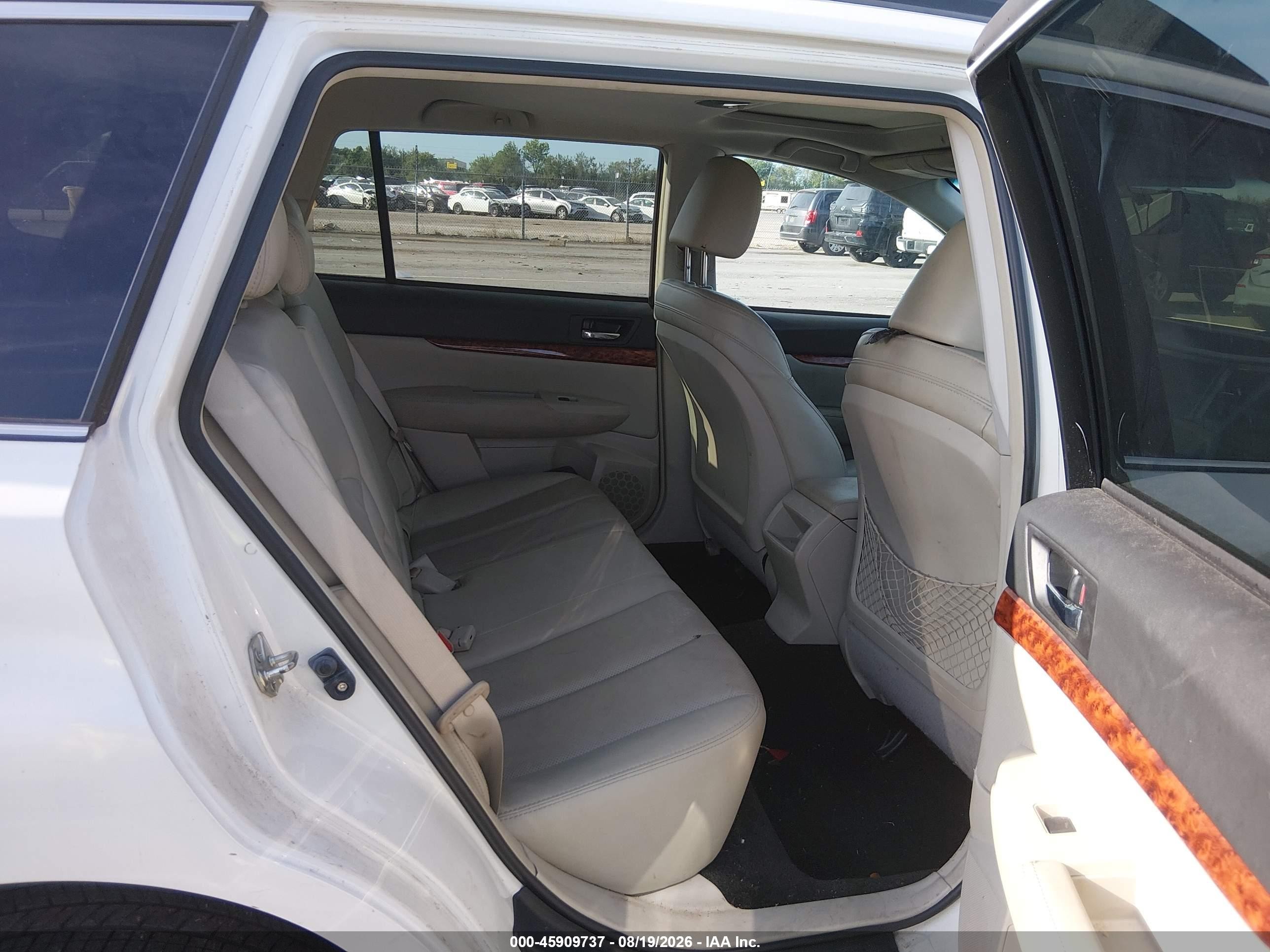 2011 Subaru Outback 2.5i Limited Серебряный vin: 4S4BRBLC1B3432433