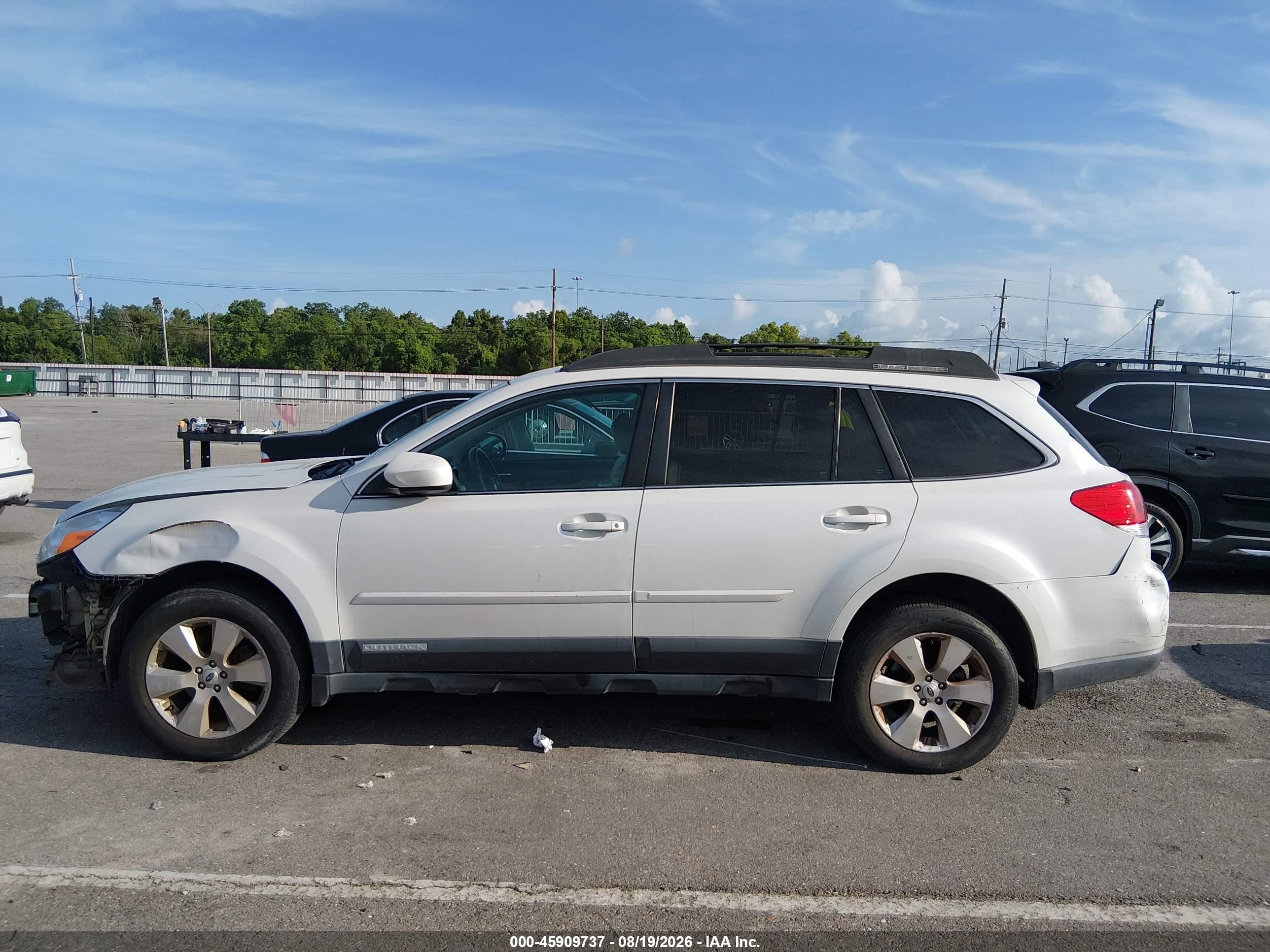 2011 Subaru Outback 2.5i Limited Серебряный vin: 4S4BRBLC1B3432433