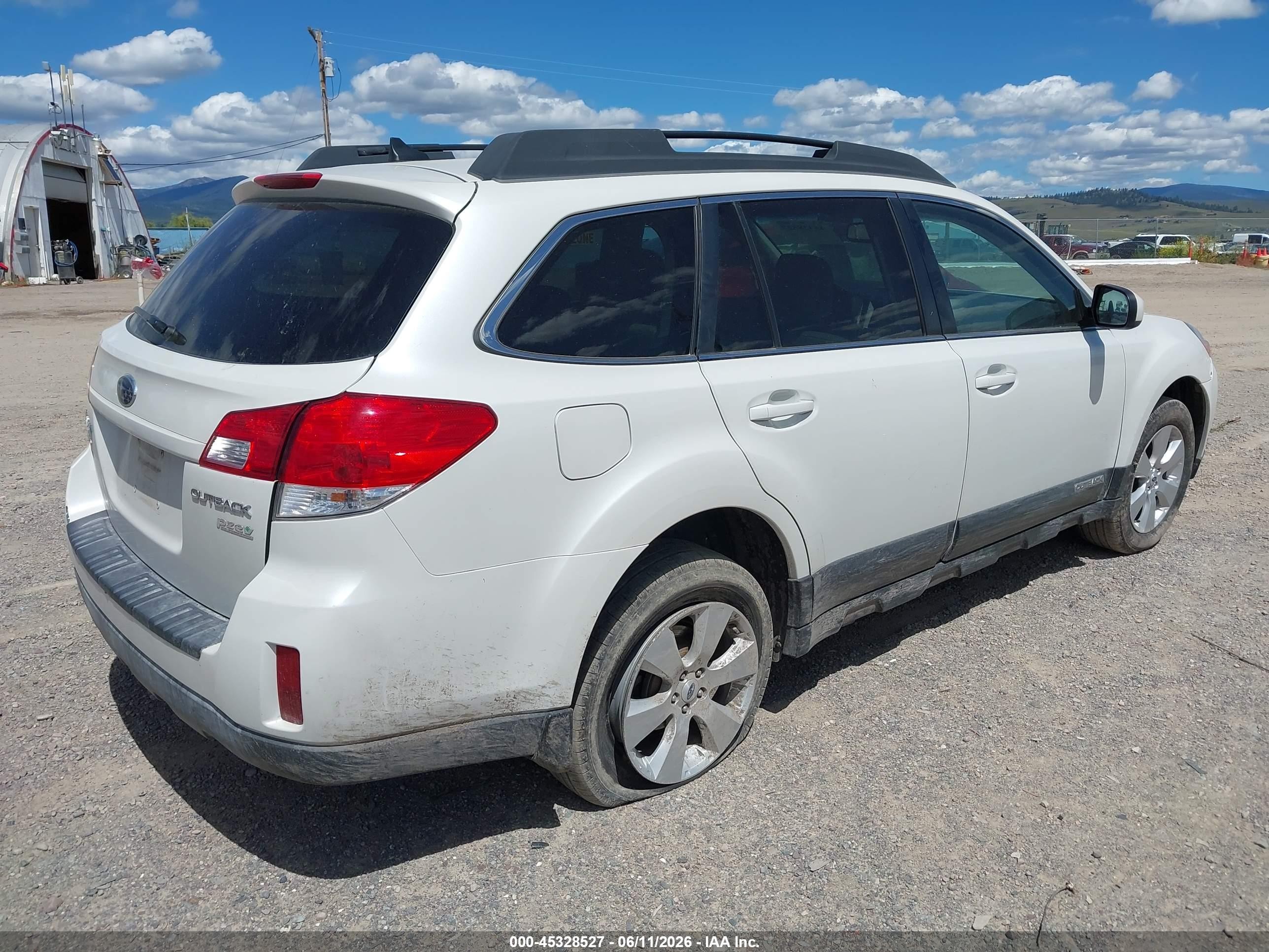 2012 Subaru Outback 2.5i Limited White vin: 4S4BRBLC1C3238504