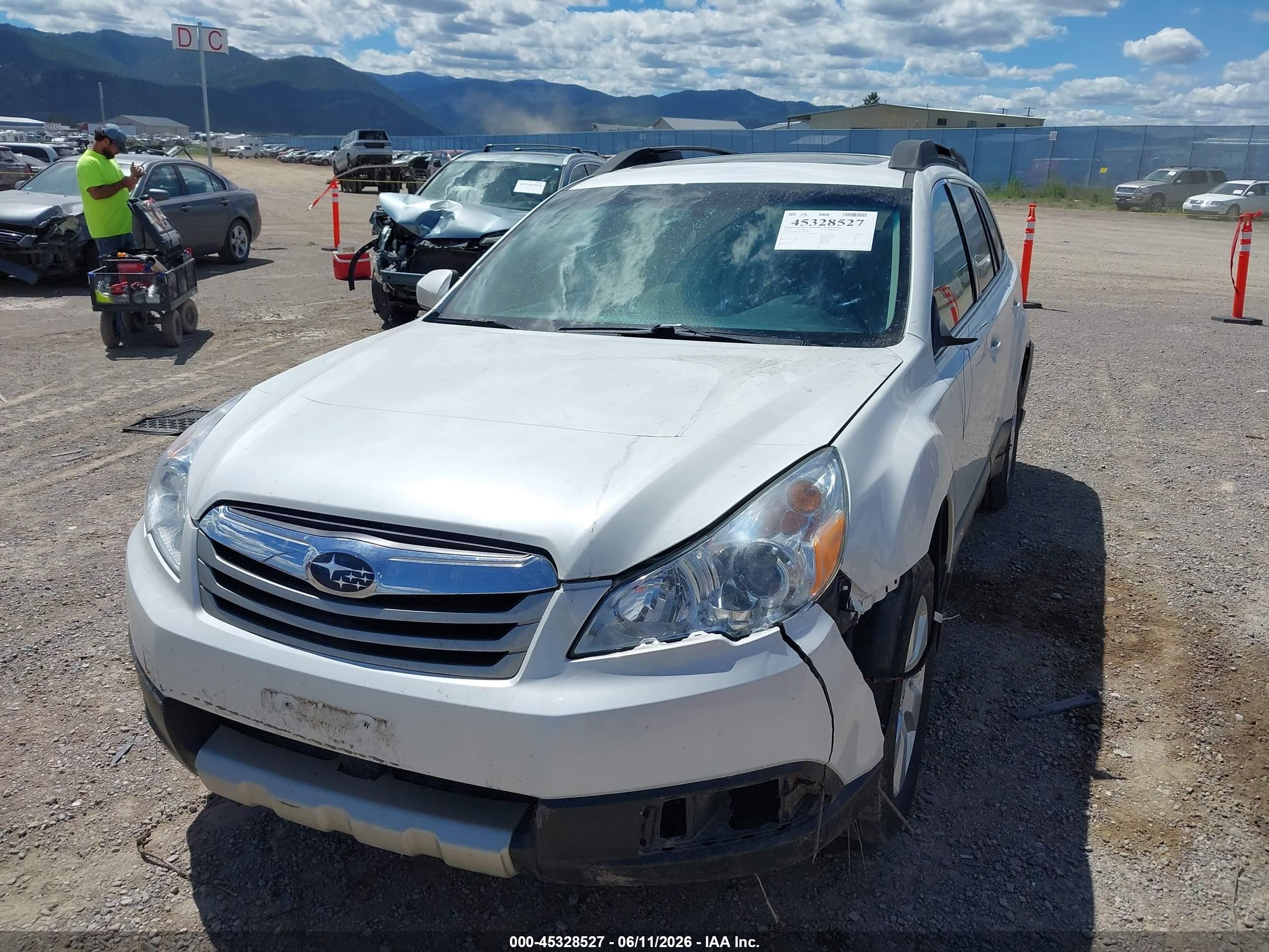 2012 Subaru Outback 2.5i Limited White vin: 4S4BRBLC1C3238504