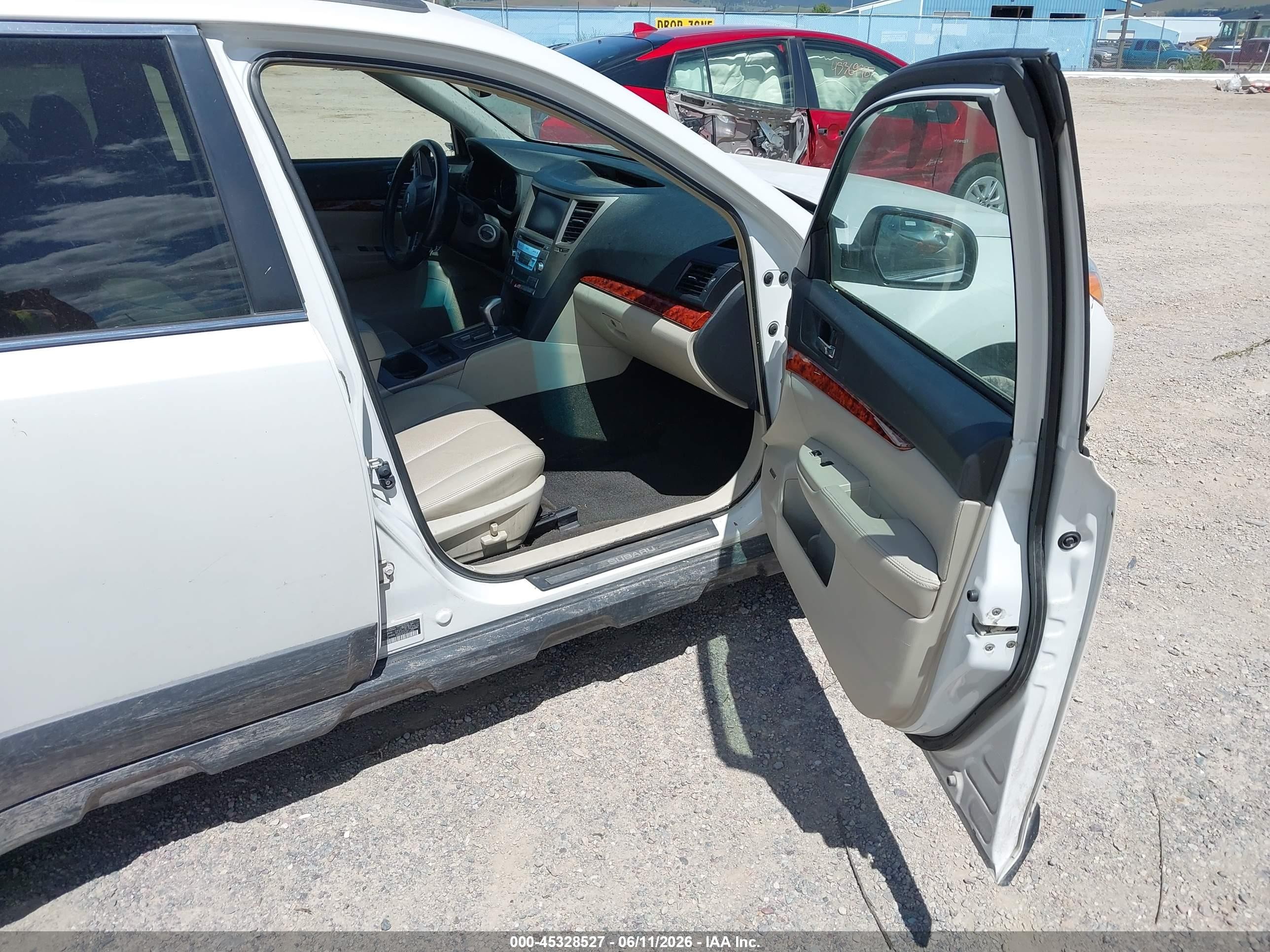 2012 Subaru Outback 2.5i Limited White vin: 4S4BRBLC1C3238504