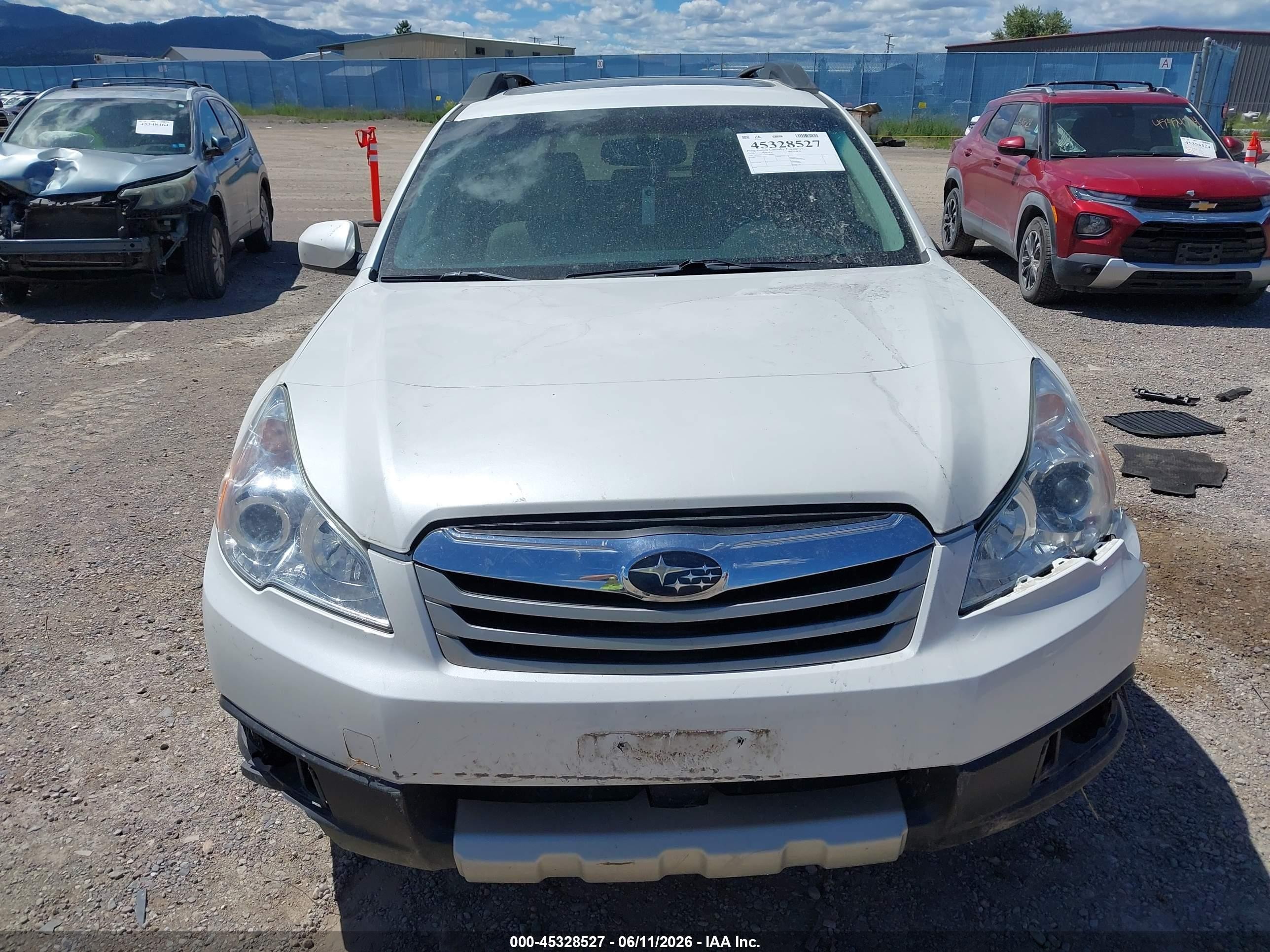 2012 Subaru Outback 2.5i Limited White vin: 4S4BRBLC1C3238504