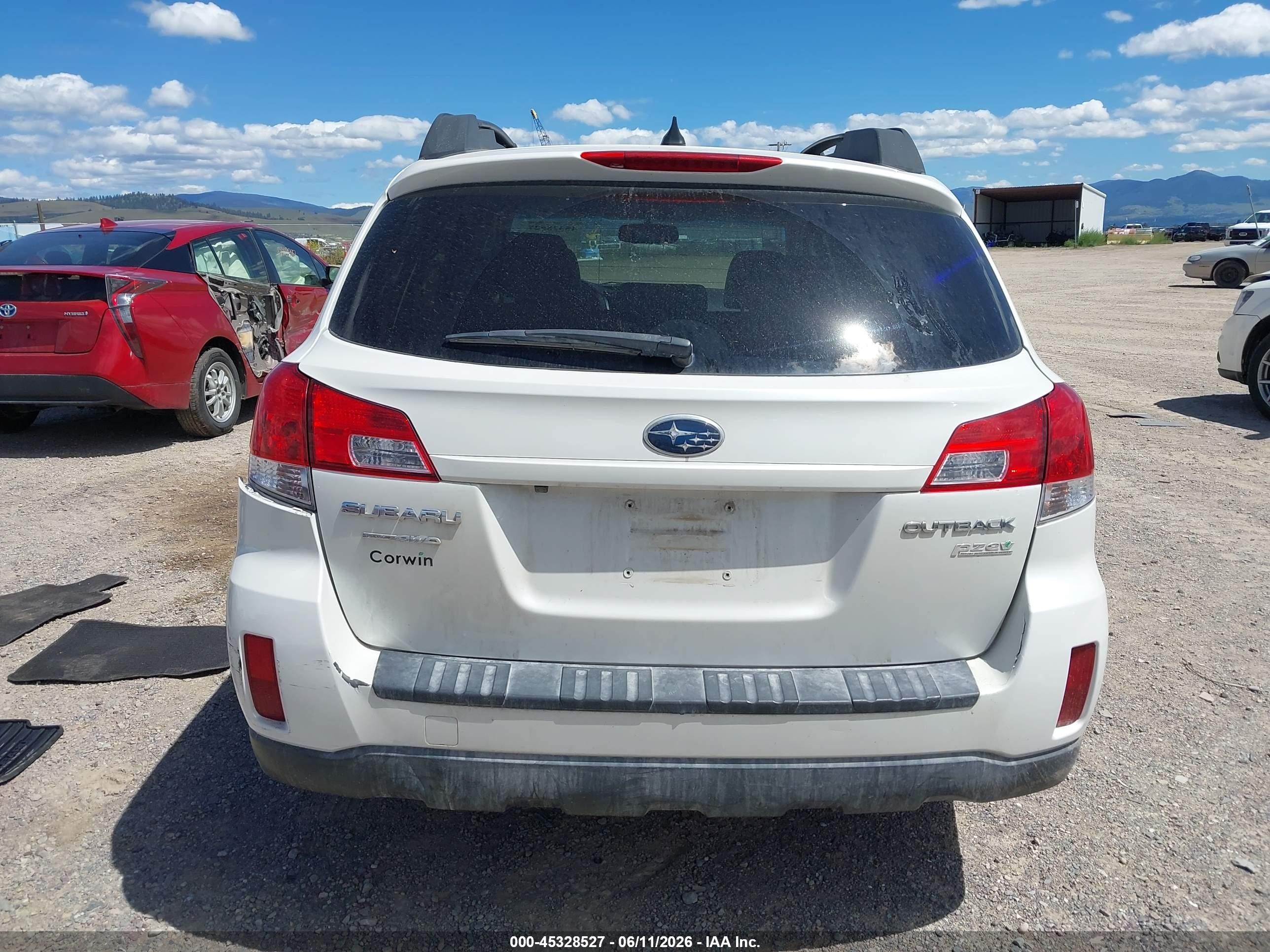 2012 Subaru Outback 2.5i Limited White vin: 4S4BRBLC1C3238504