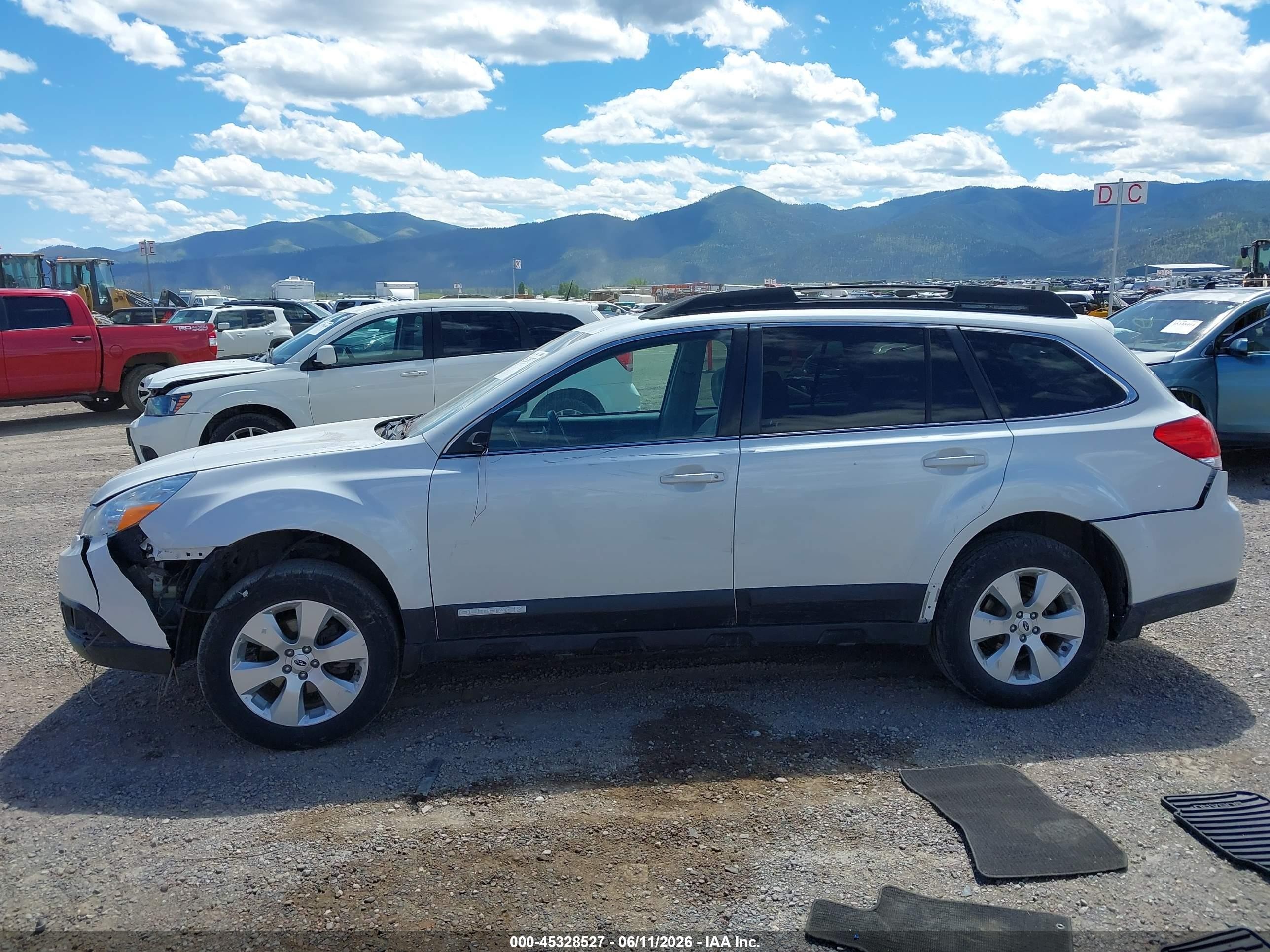 2012 Subaru Outback 2.5i Limited White vin: 4S4BRBLC1C3238504