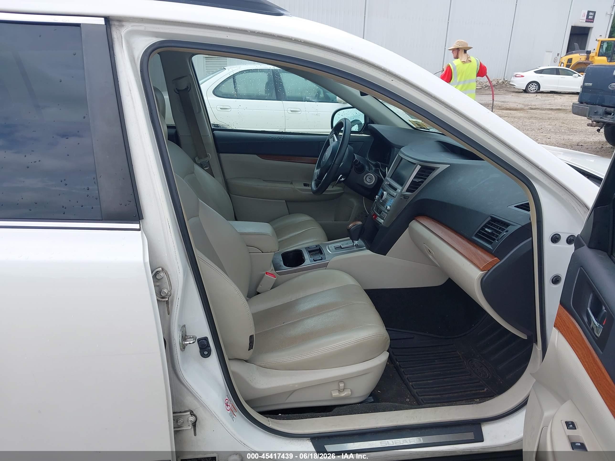 2013 Subaru Outback 2.5i Limited White vin: 4S4BRBLC1D3216312