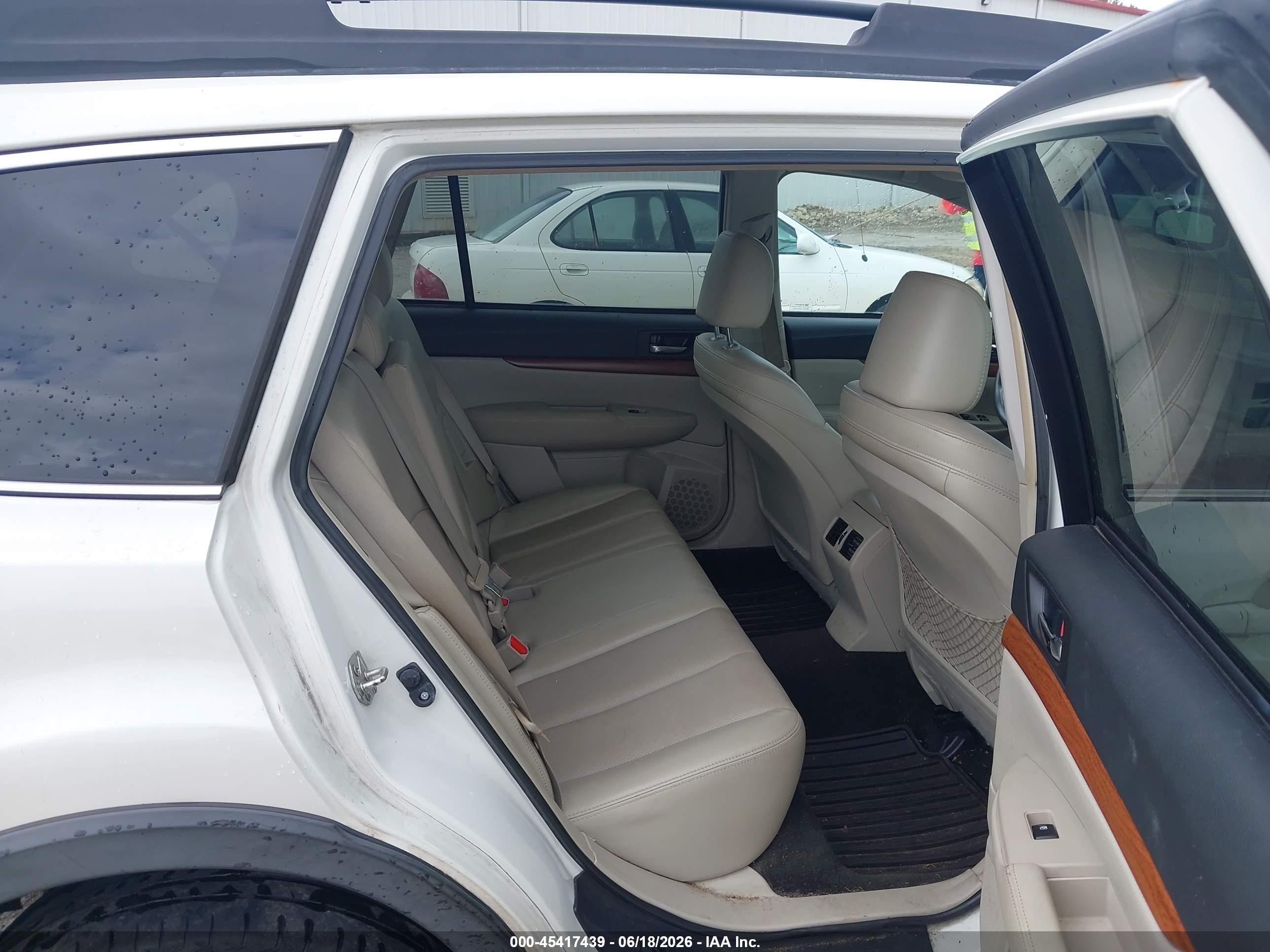 2013 Subaru Outback 2.5i Limited White vin: 4S4BRBLC1D3216312