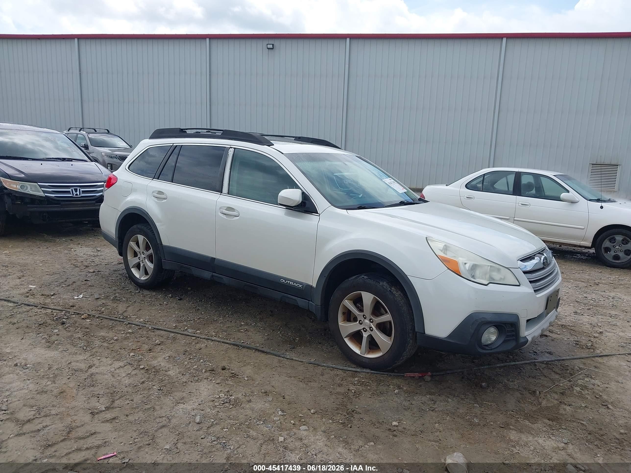 2013 Subaru Outback 2.5i Limited White vin: 4S4BRBLC1D3216312