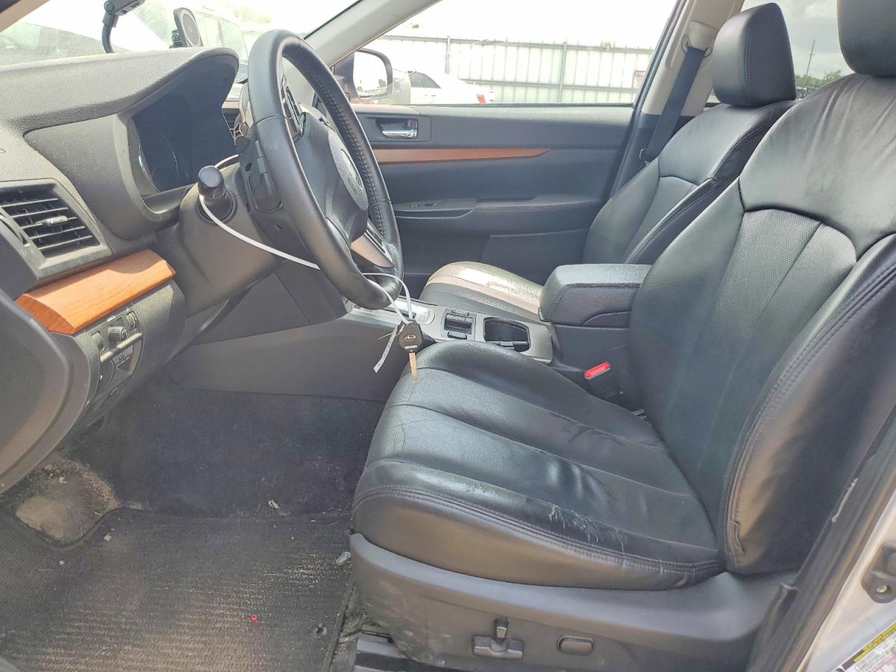 2013 Subaru Outback 2.5i Limited Серебряный vin: 4S4BRBLC1D3307600