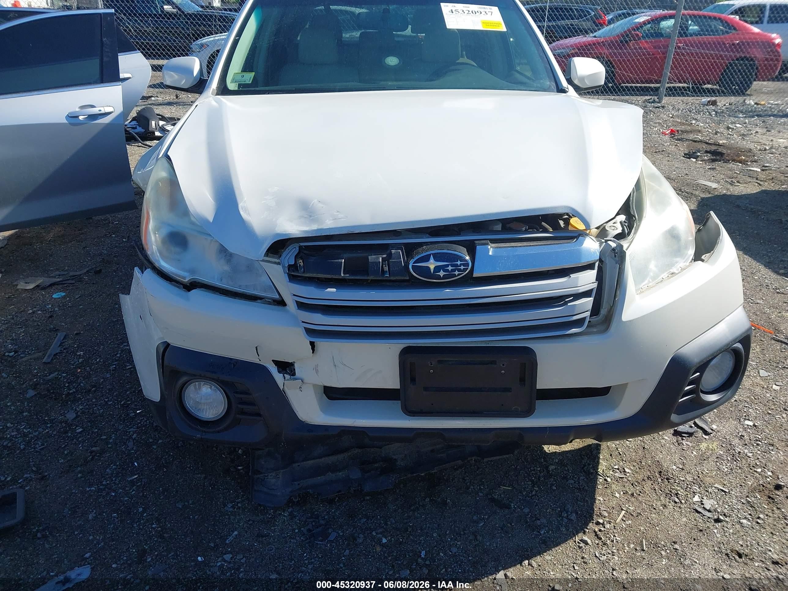 2014 Subaru Outback 2.5i Limited White vin: 4S4BRBLC1E3241535