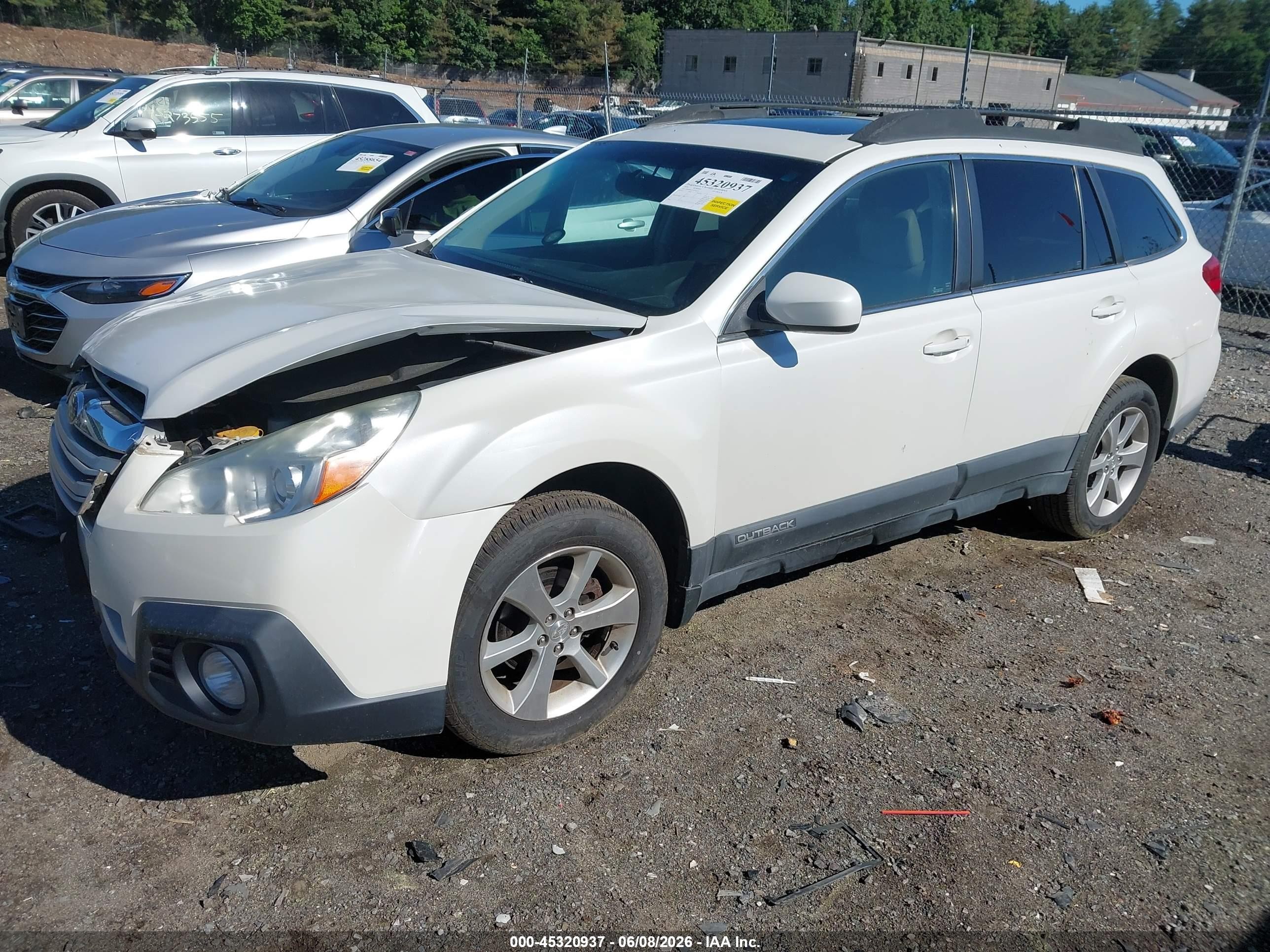 2014 Subaru Outback 2.5i Limited White vin: 4S4BRBLC1E3241535