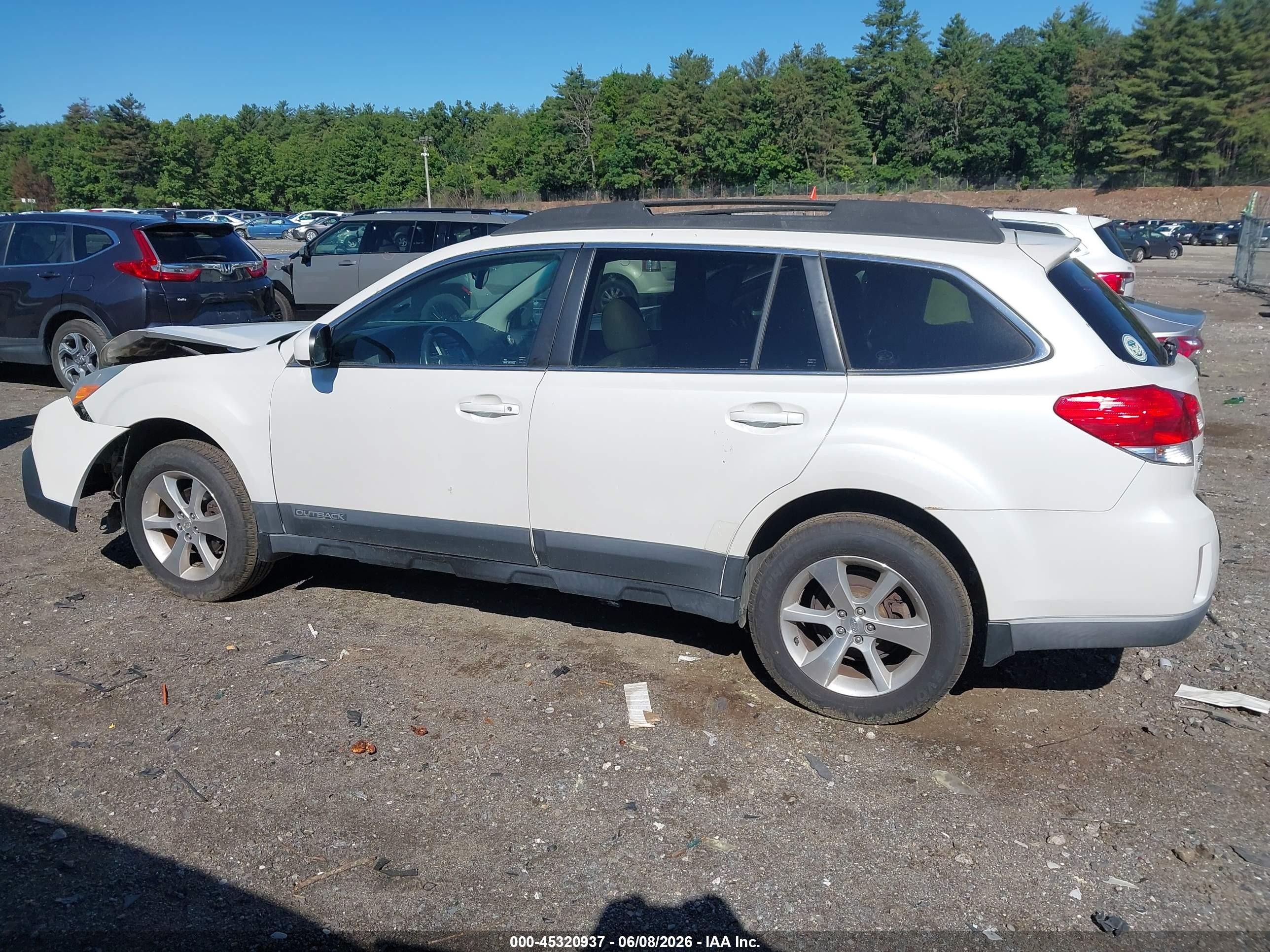 2014 Subaru Outback 2.5i Limited White vin: 4S4BRBLC1E3241535