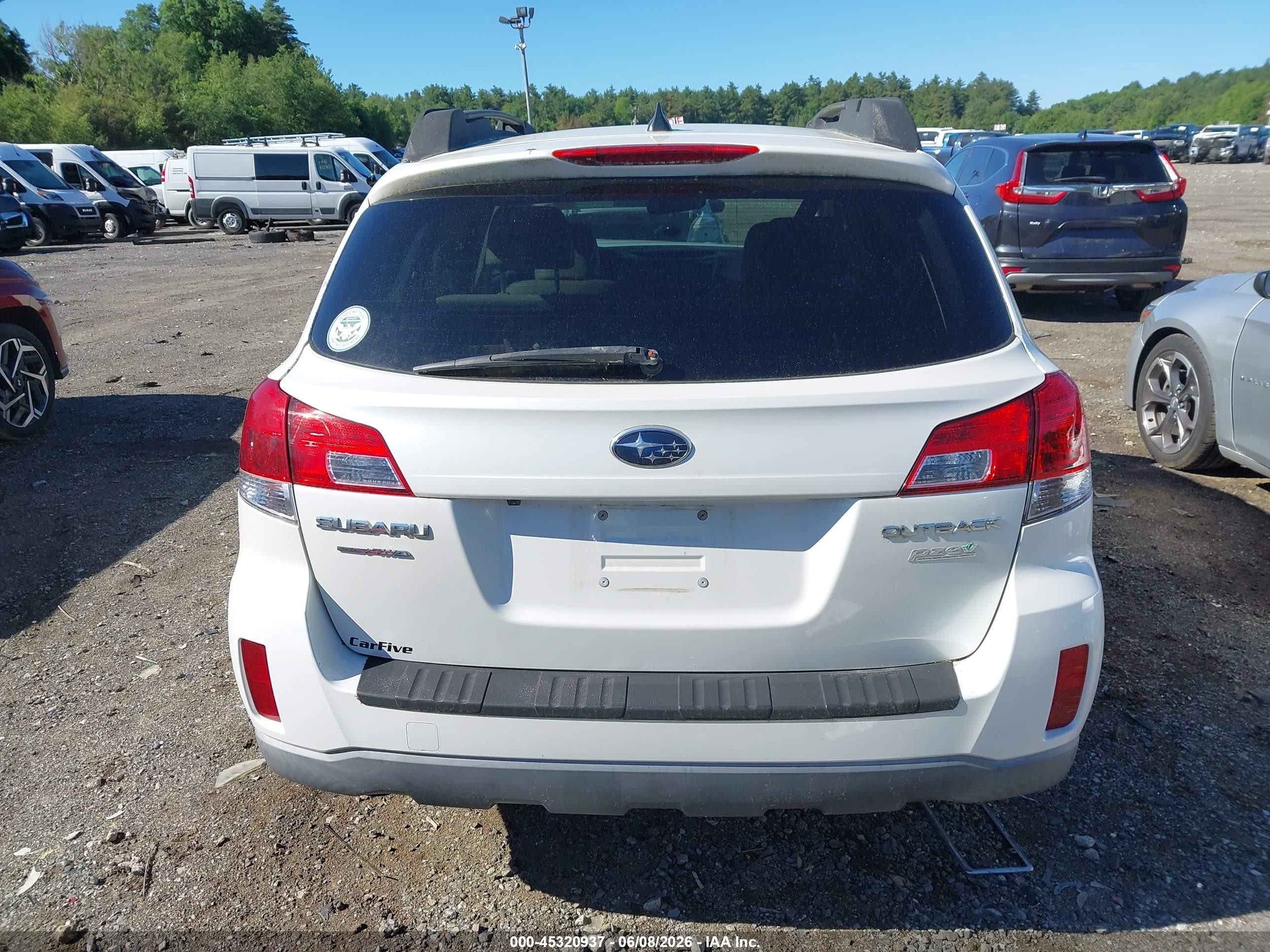2014 Subaru Outback 2.5i Limited White vin: 4S4BRBLC1E3241535
