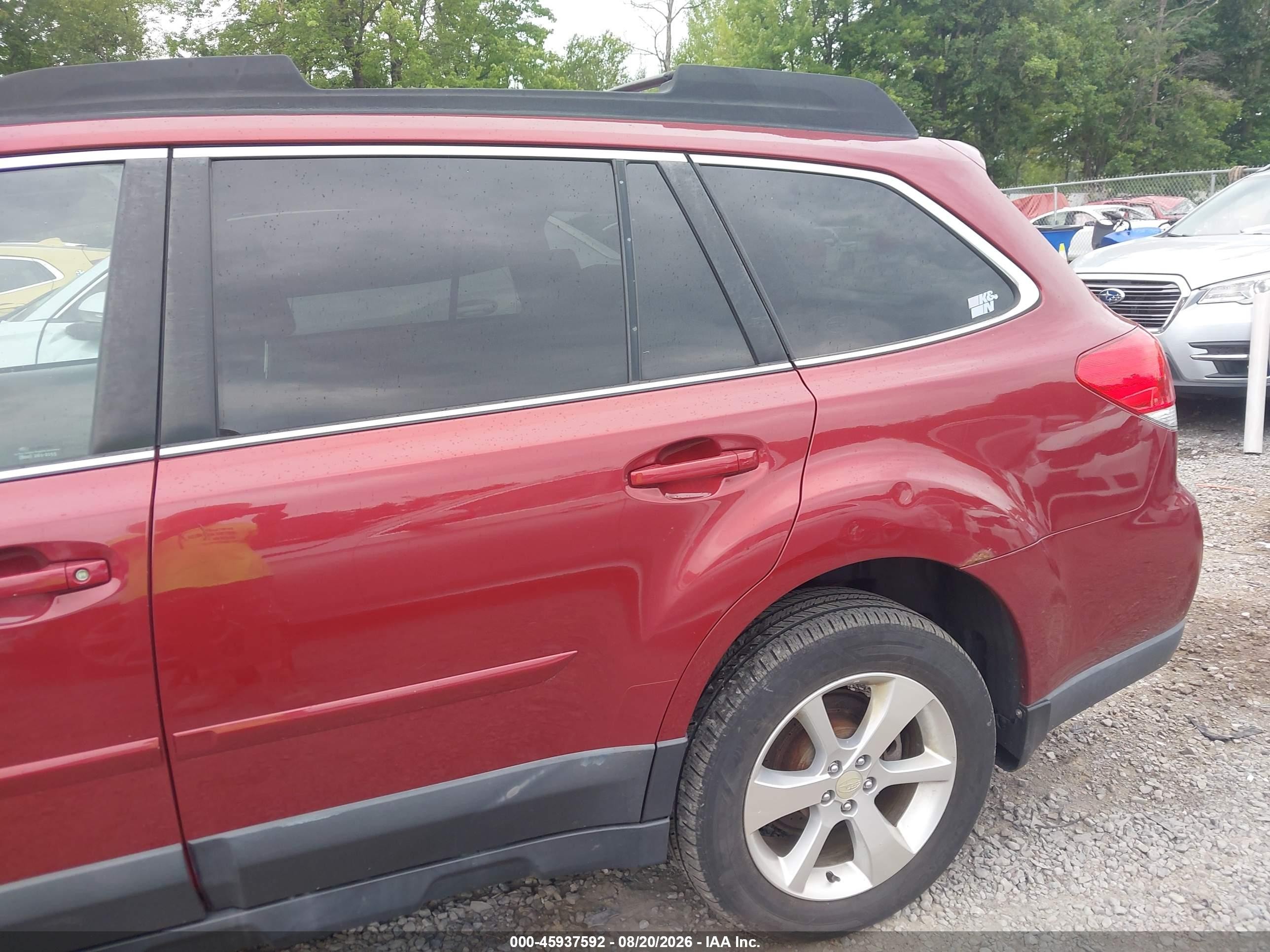 2014 Subaru Outback 2.5i Limited Red vin: 4S4BRBLC2E3202940