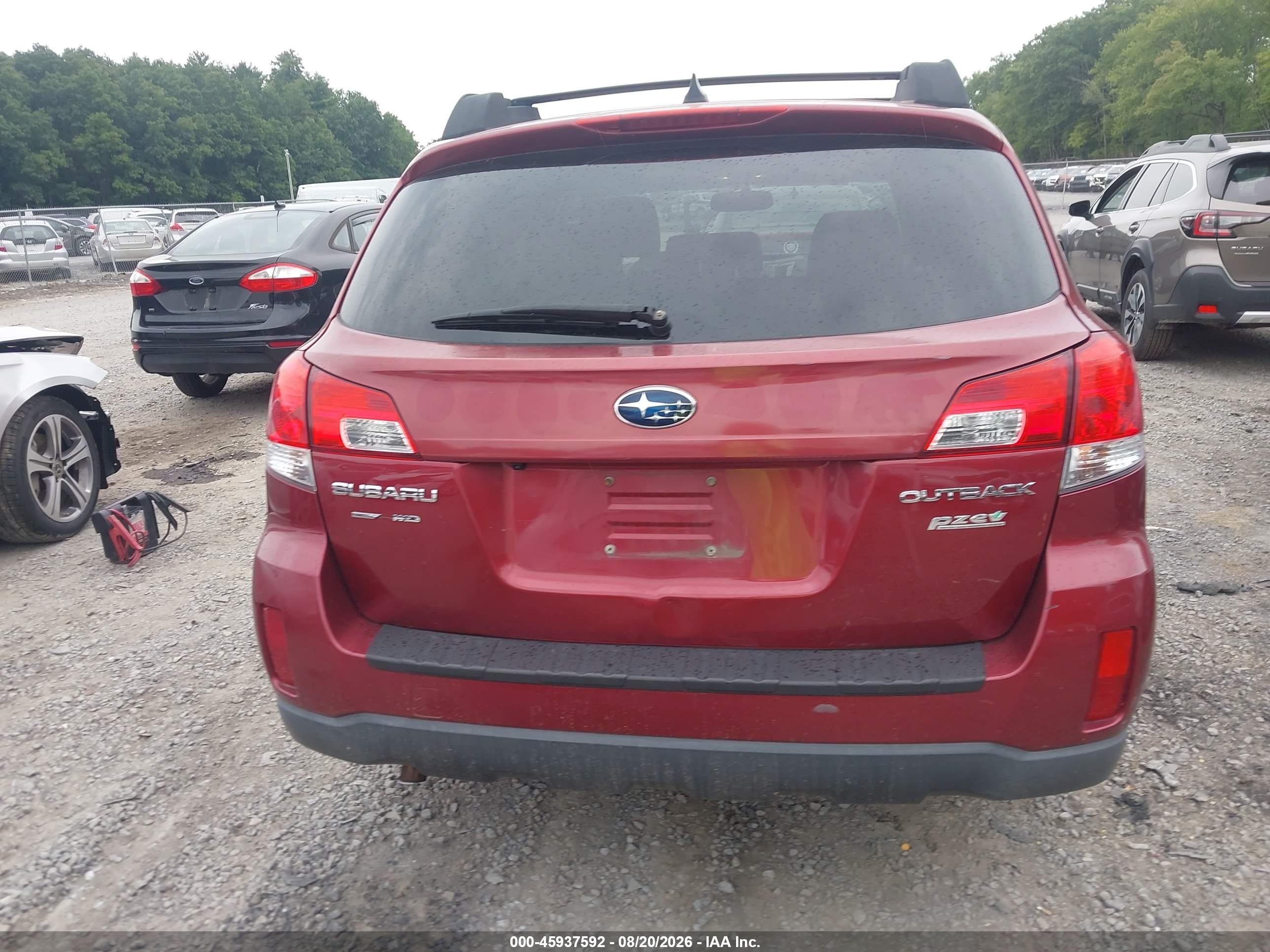 2014 Subaru Outback 2.5i Limited Red vin: 4S4BRBLC2E3202940