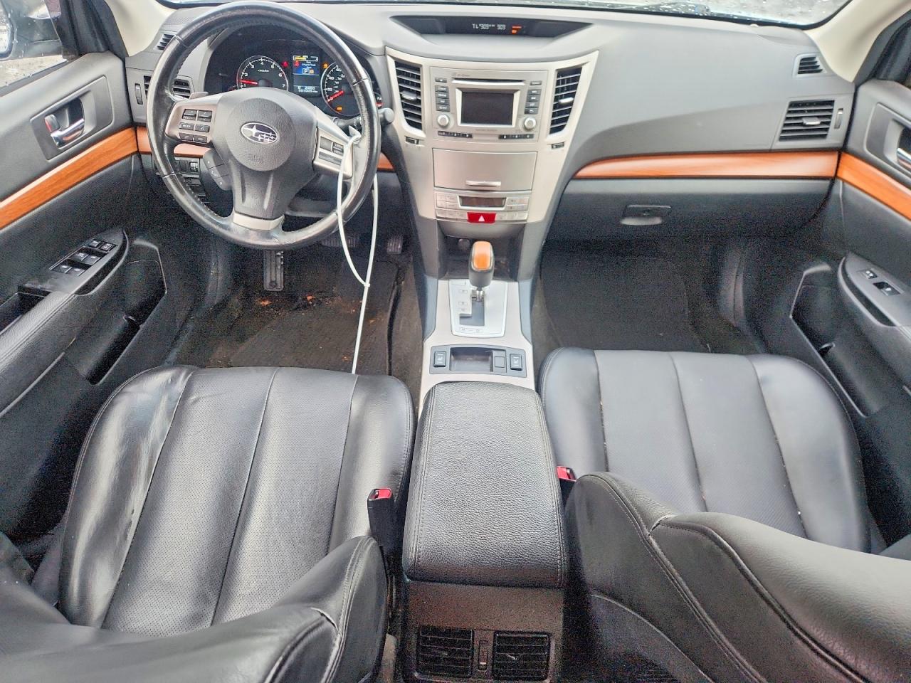 2014 Subaru Outback 2.5i Limited Серебряный vin: 4S4BRBLC2E3274172