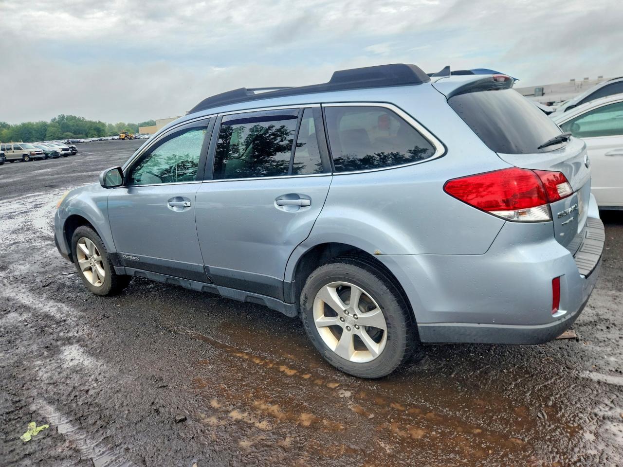 2014 Subaru Outback 2.5i Limited Серебряный vin: 4S4BRBLC2E3274172